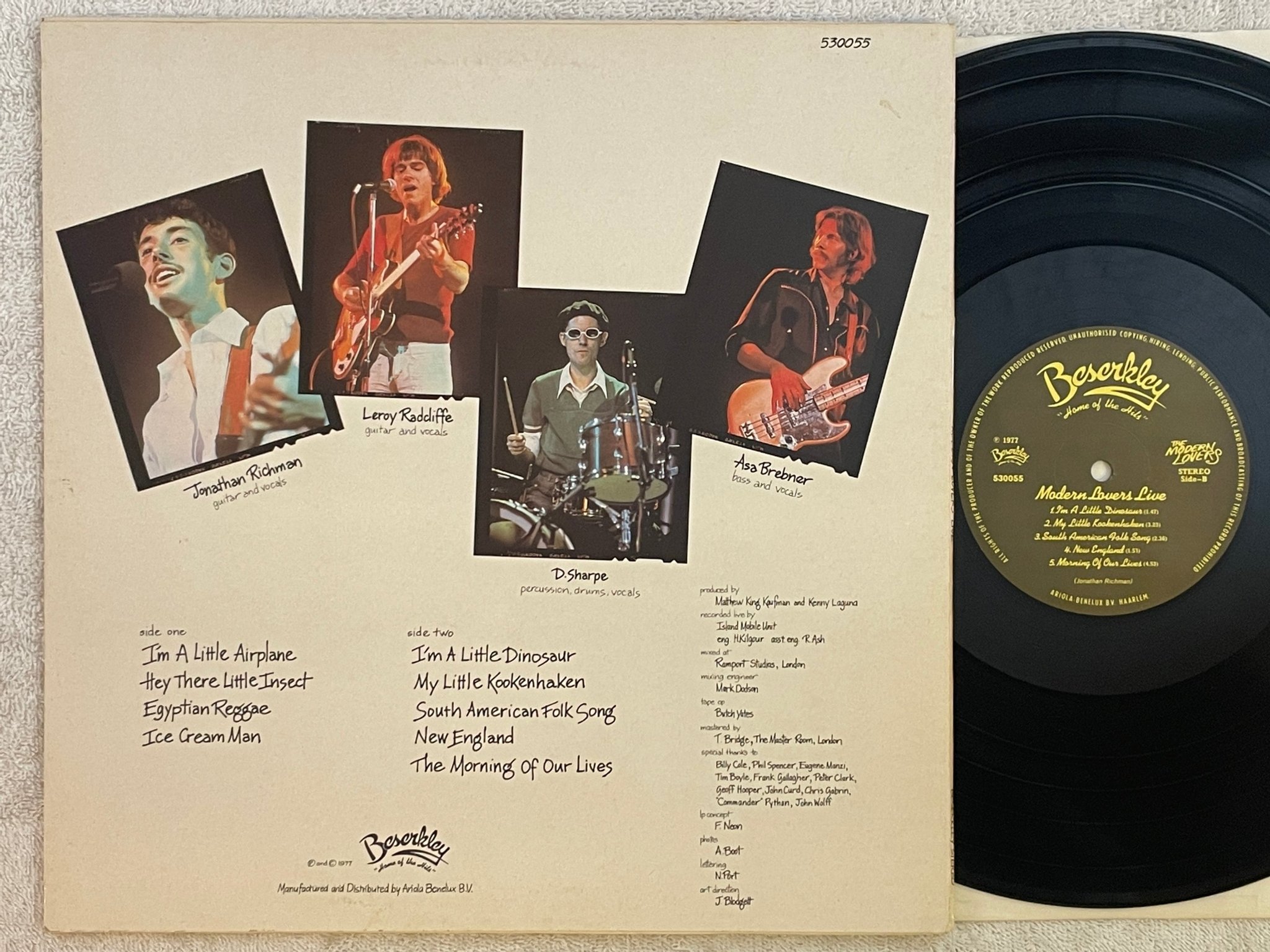 Omslagsbild för skivan MODERN LOVERS live LP -77 Hol BESERKLEY 530055