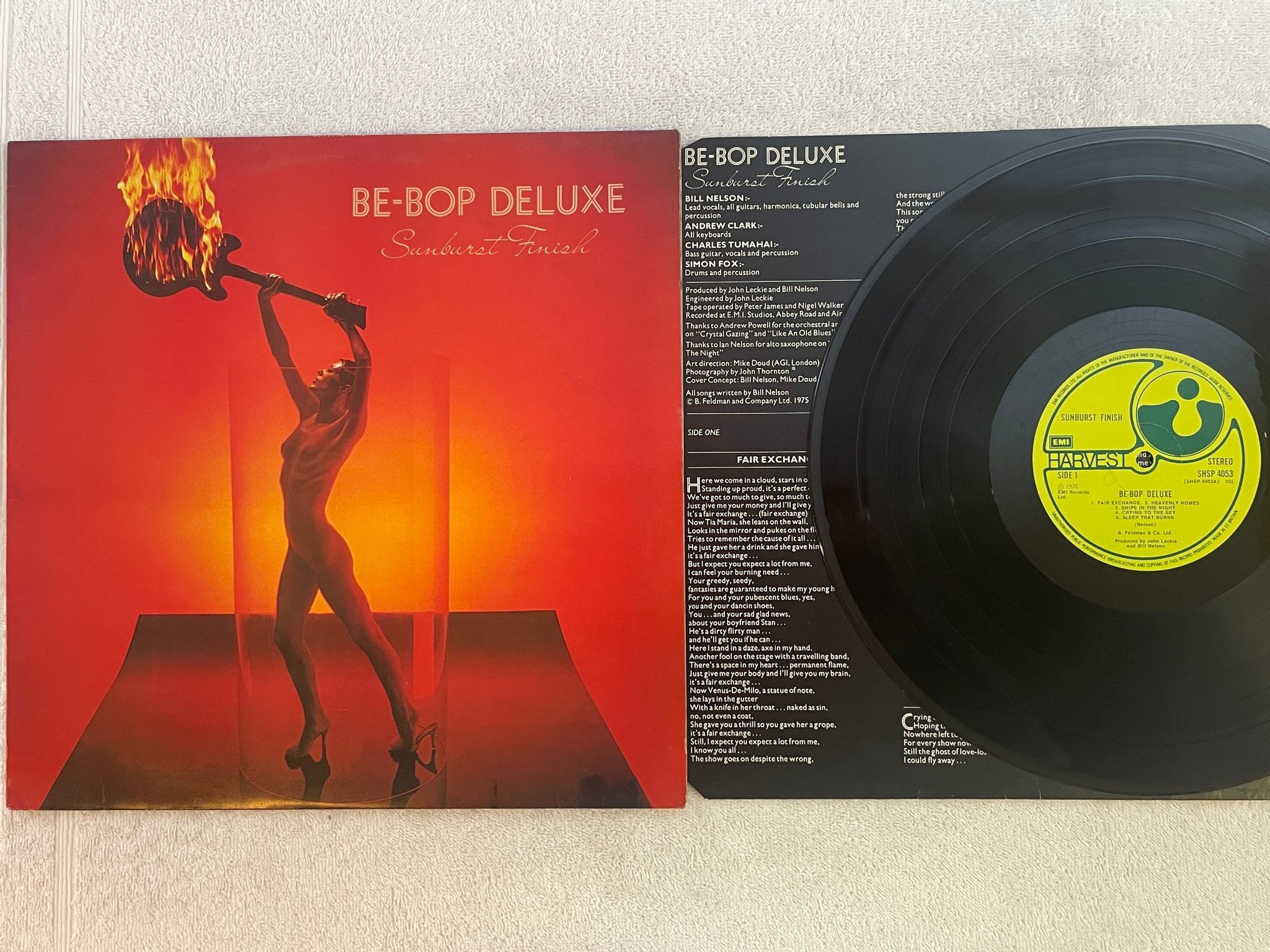 Omslagsbild för skivan BE-BOP DELUXE Sunburst Finish LP -76 UK HARVEST SHSP 4053