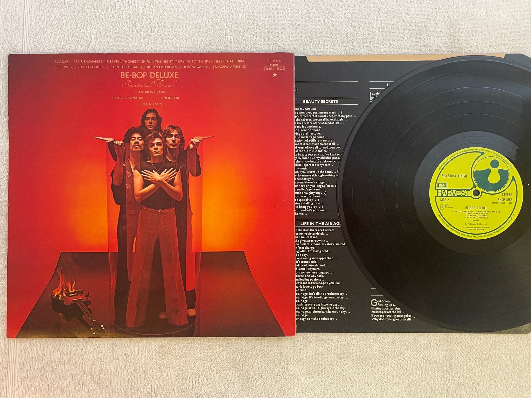 Omslagsbild för skivan BE-BOP DELUXE Sunburst Finish LP -76 UK HARVEST SHSP 4053