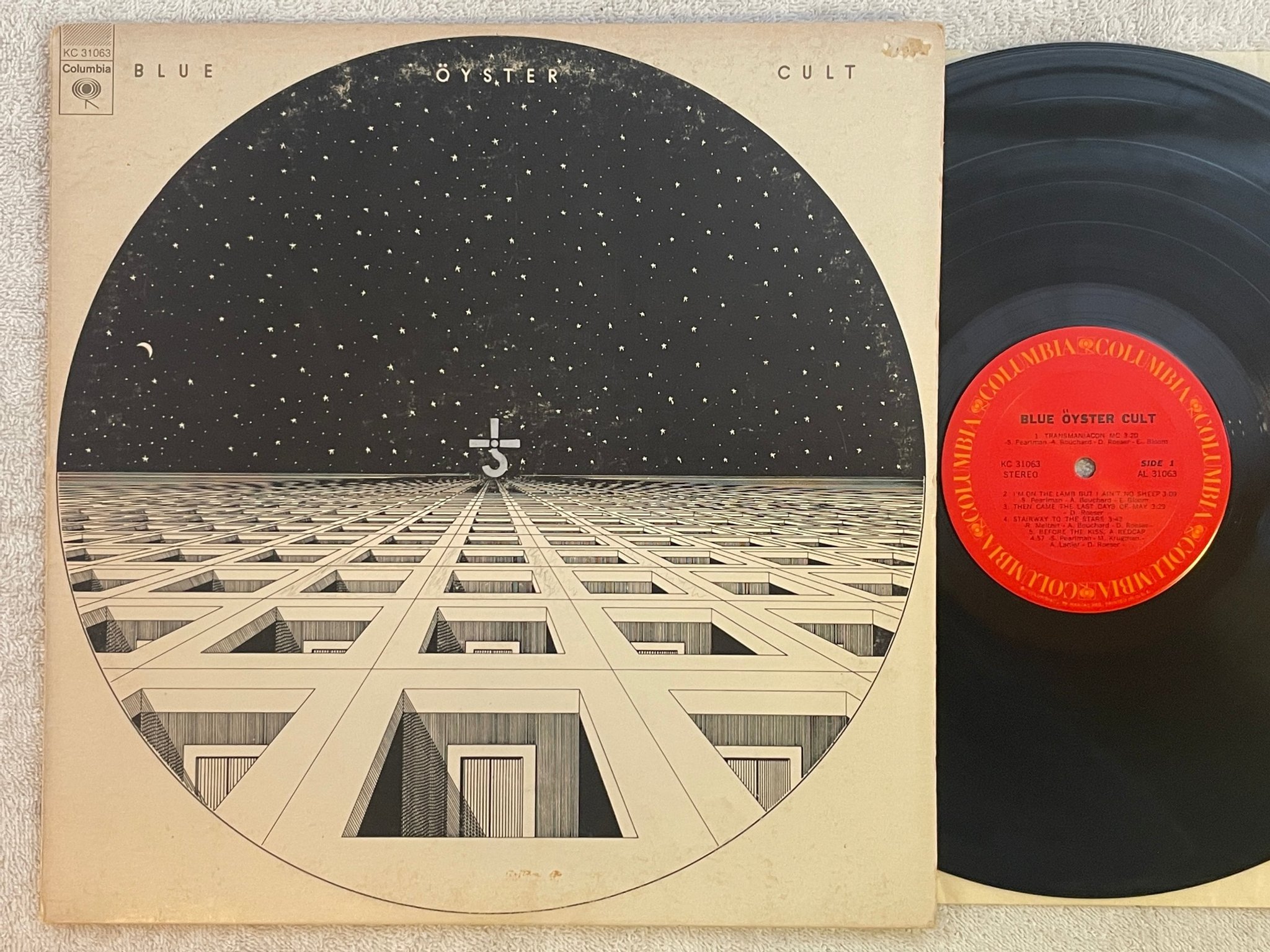 Omslagsbild för skivan BLUE ÖYSTER CULT s/t LP -72 US COLUMBIA KC 31063