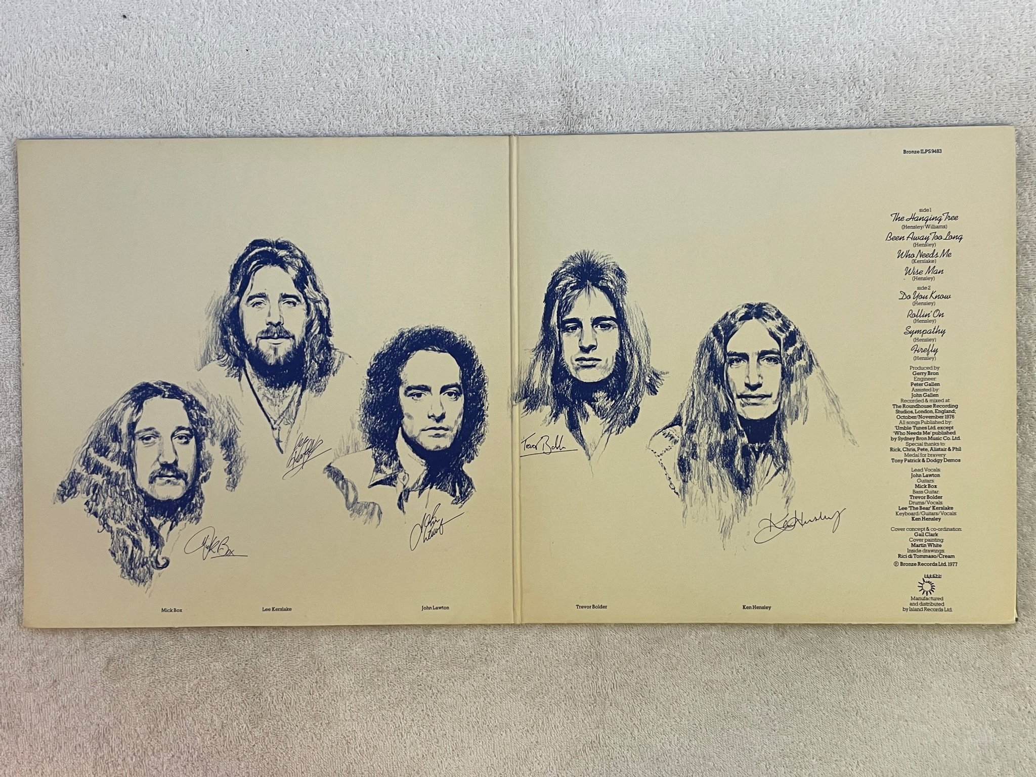 Omslagsbild för skivan URIAH HEEP firefly LP -77 UK BRONZE ILPS 9483