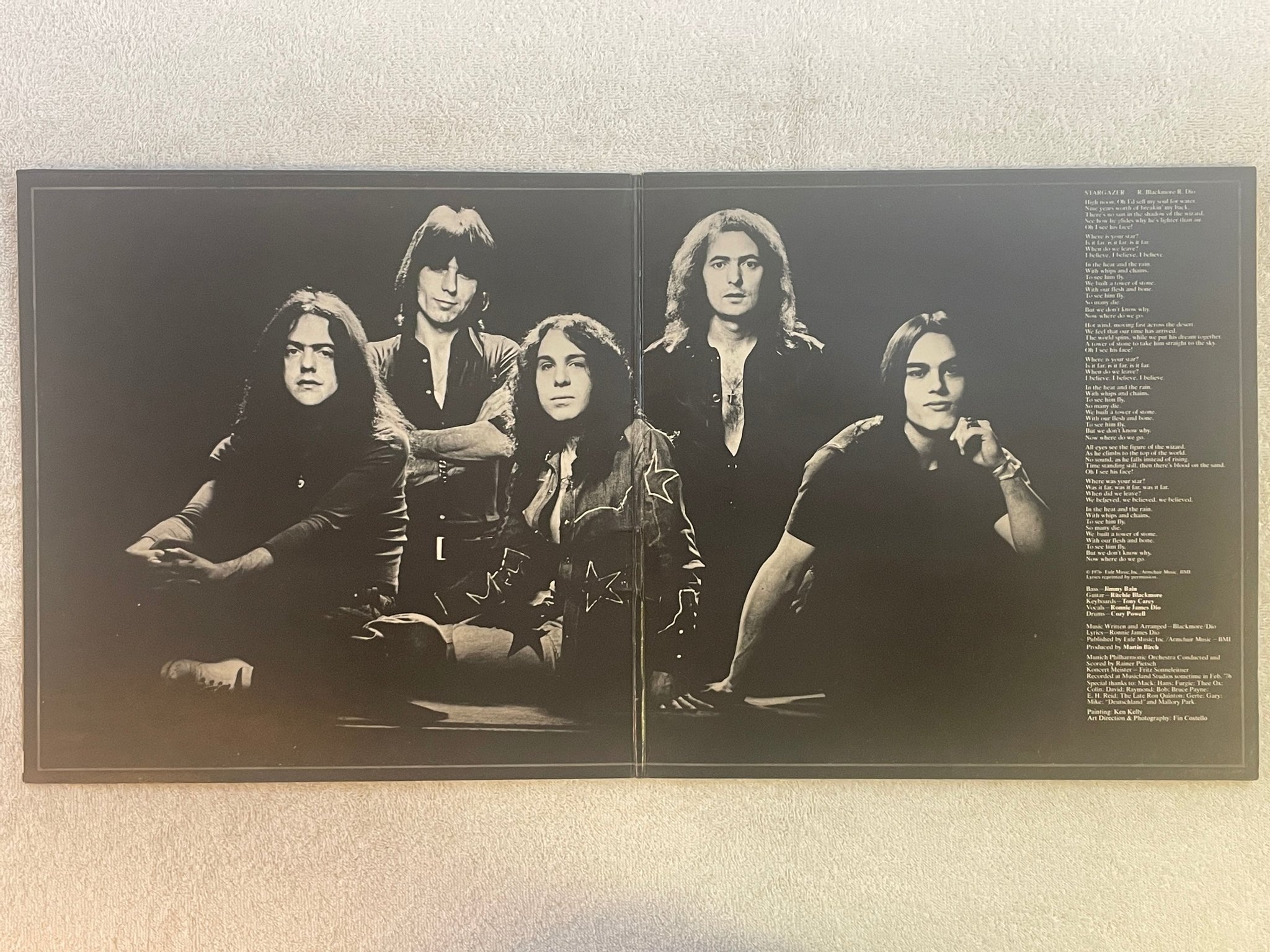 Omslagsbild för skivan RAINBOW rising LP -76 UK POLYDOR 2490 137 