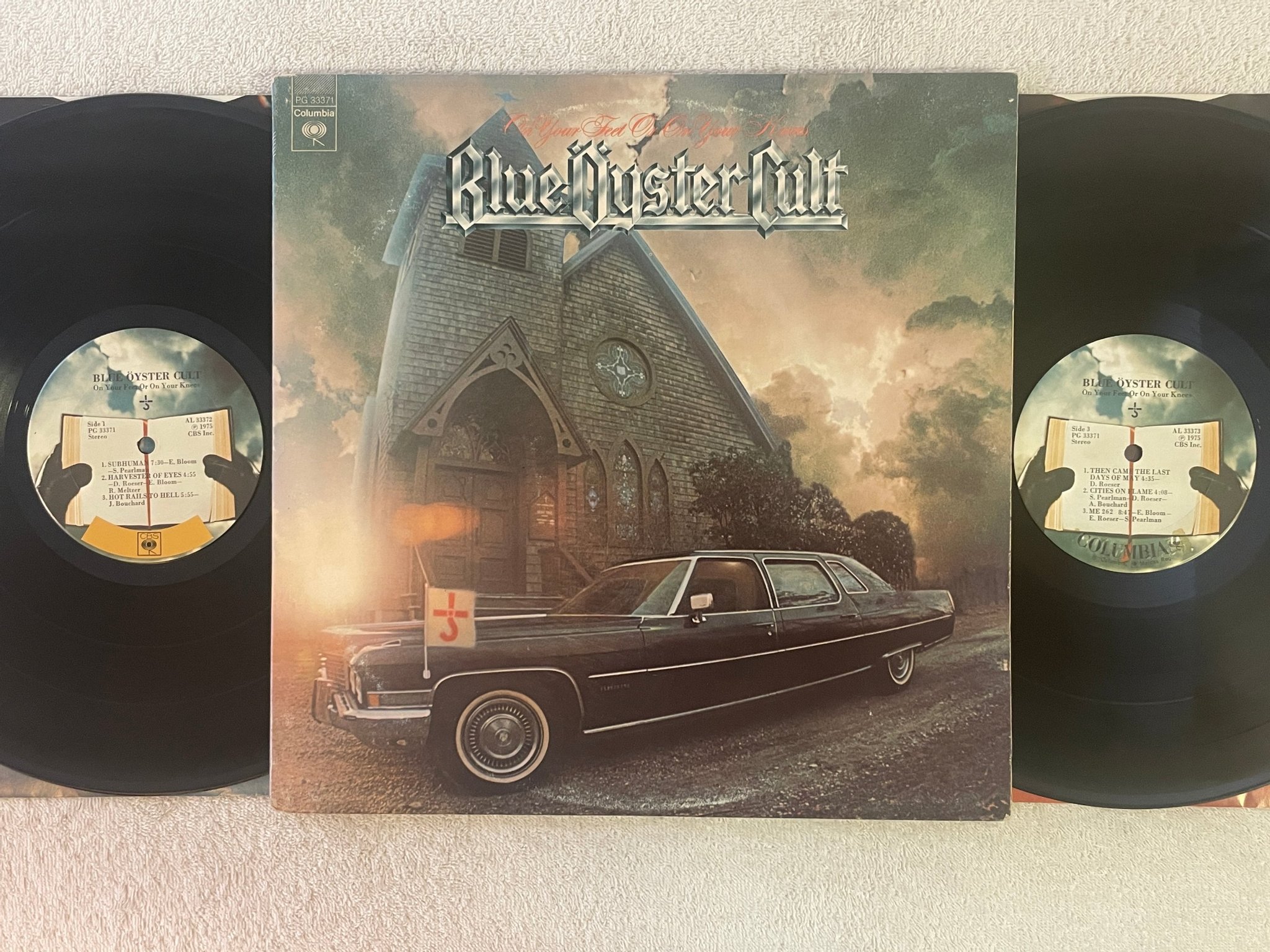 Omslagsbild för skivan BLUE ÖYSTER CULT On Your Feet Or On Your Knees LP US COLUMBIA PG 33371