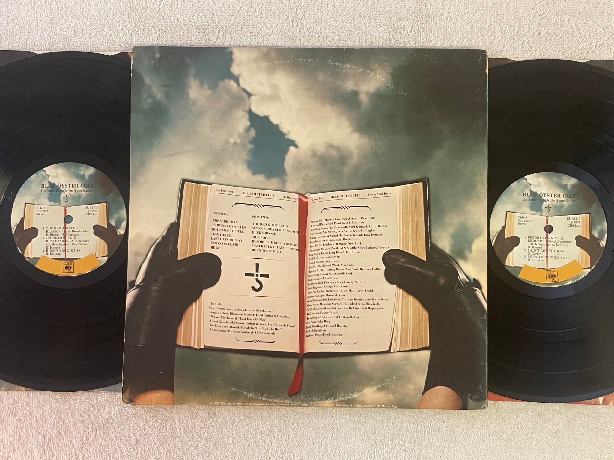 Omslagsbild för skivan BLUE ÖYSTER CULT On Your Feet Or On Your Knees LP US COLUMBIA PG 33371