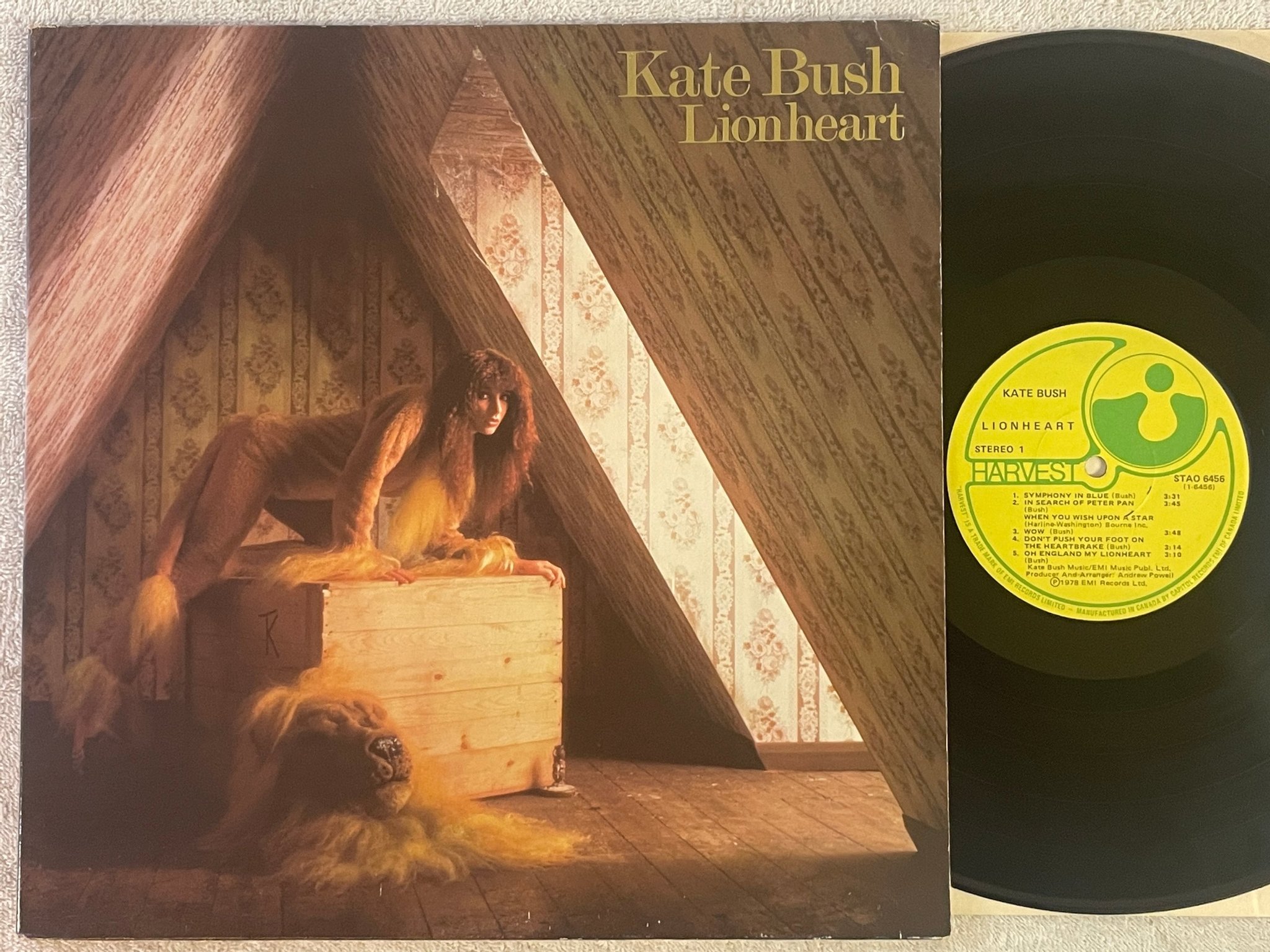 Omslagsbild för skivan KATE BUSH lionheart LP -78 Can HARVEST STAO 6456