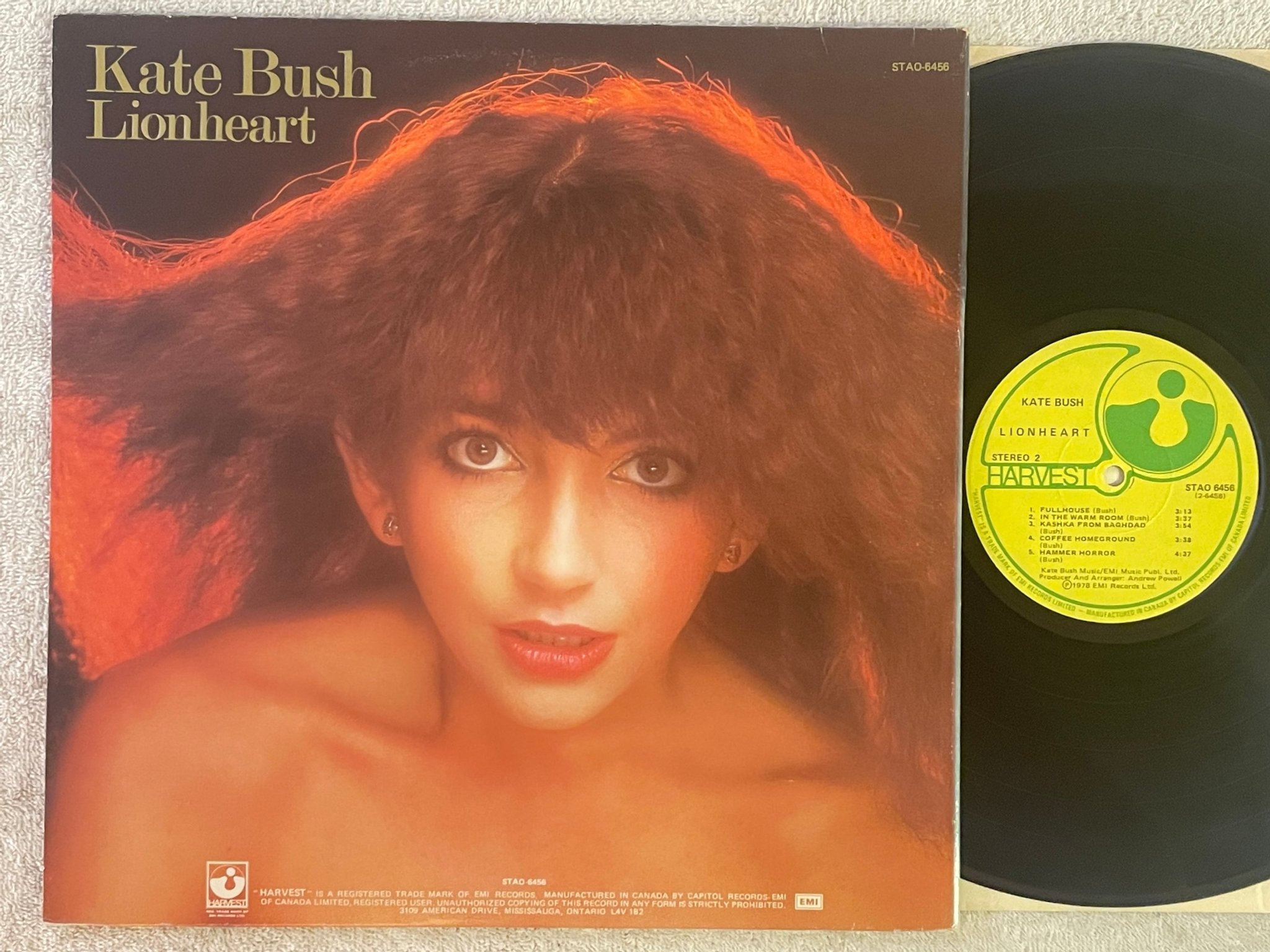 Omslagsbild för skivan KATE BUSH lionheart LP -78 Can HARVEST STAO 6456