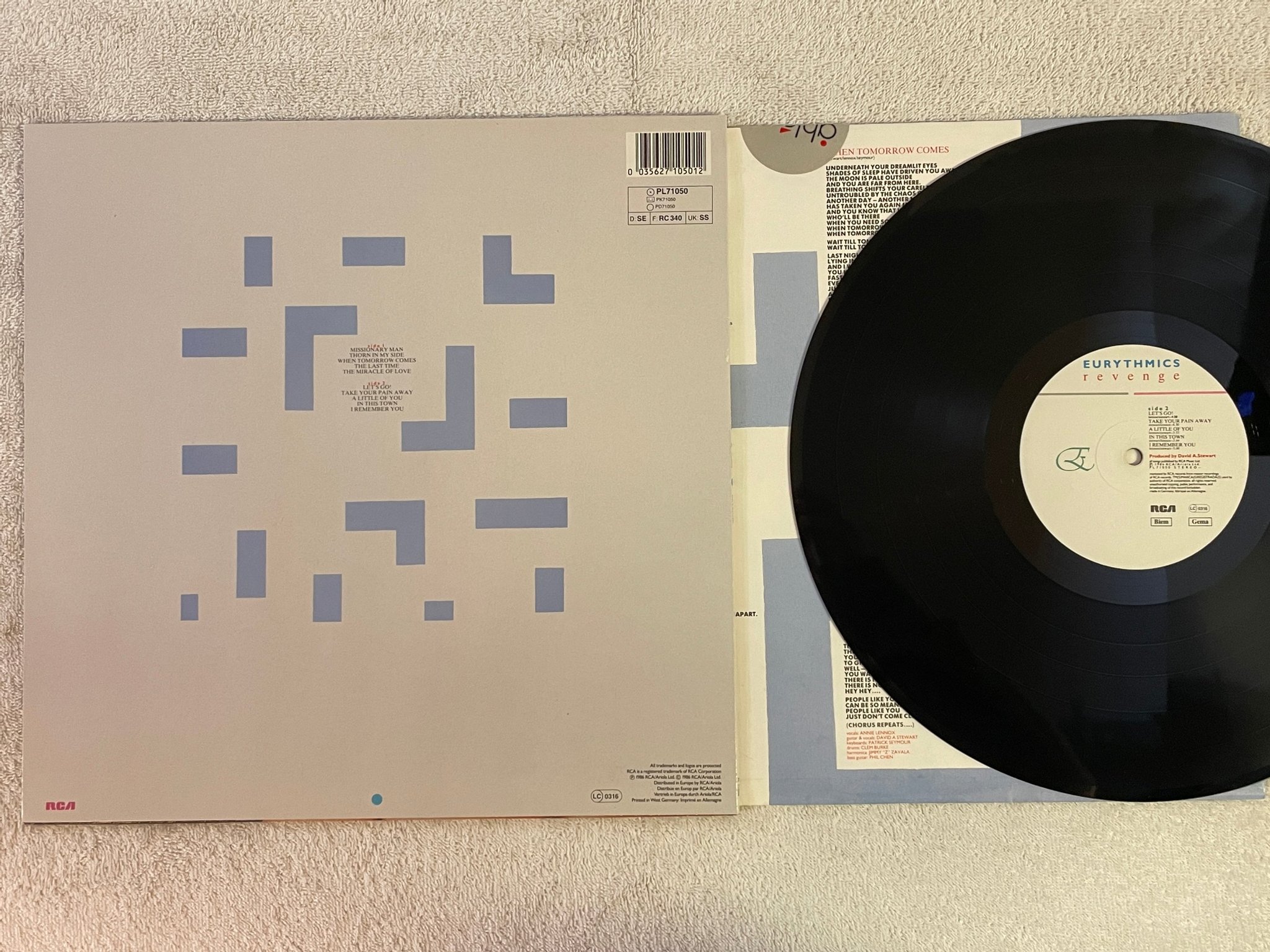 Omslagsbild för skivan EURYTHMICS revenge LP -86 Ger RCA PL 71050