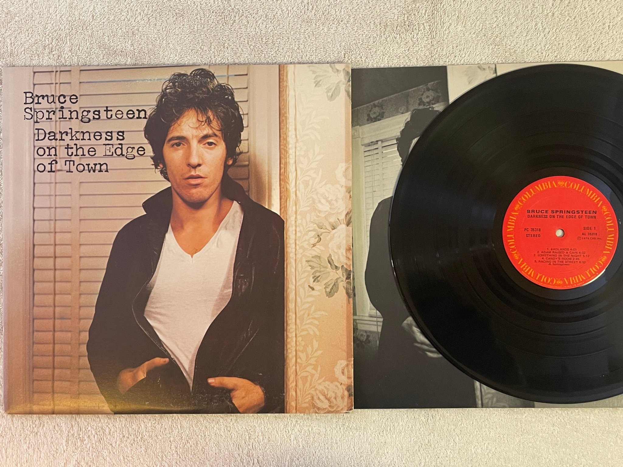 Omslagsbild för skivan BRUCE SPRINGSTEEN darkness on the edge of town LP -78 Can COLUMBIA PC 35318