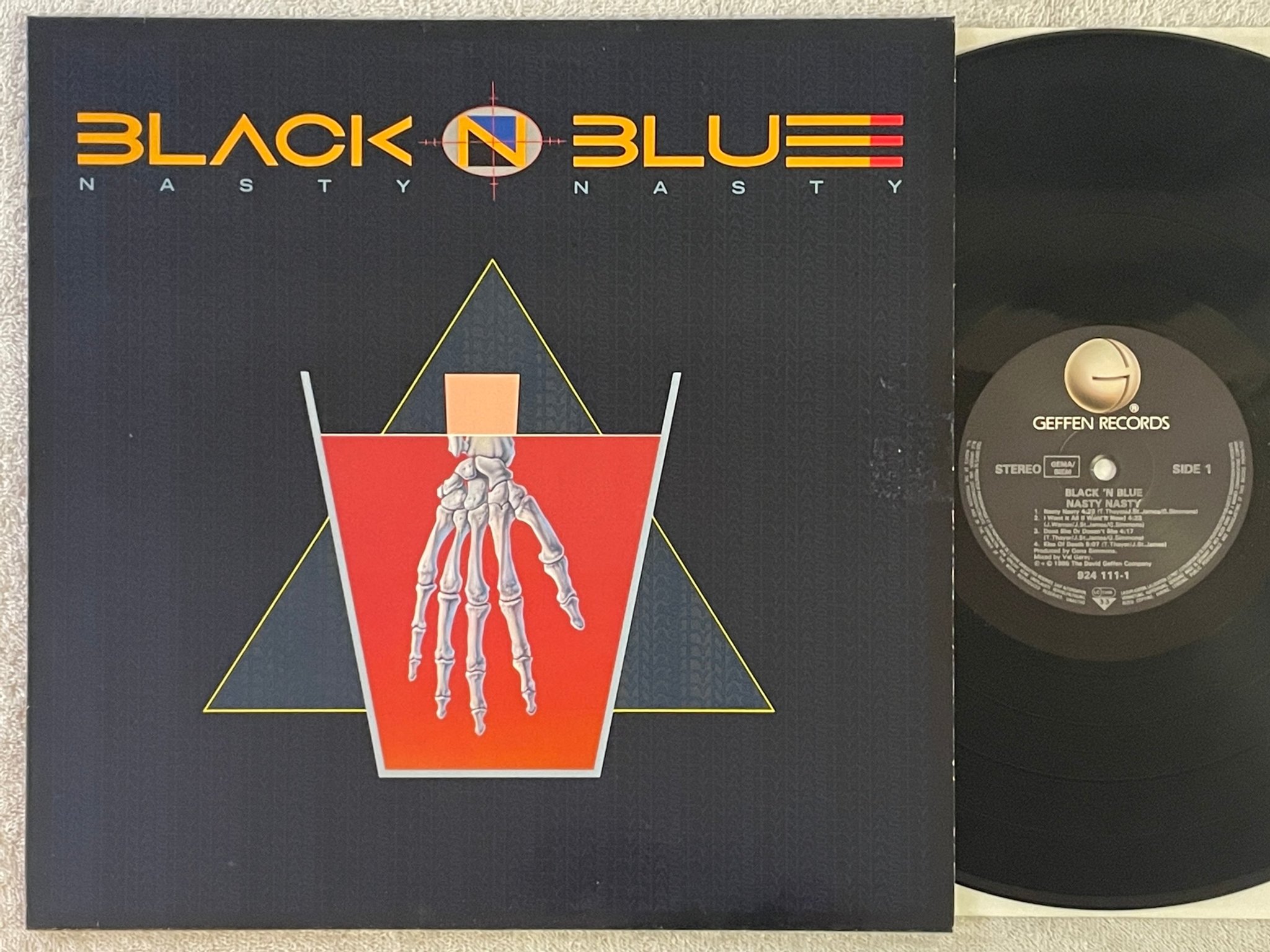Omslagsbild för skivan BLACK 'N BLUE nasty nasty LP -86 Ger GEFFEN 924 111-1
