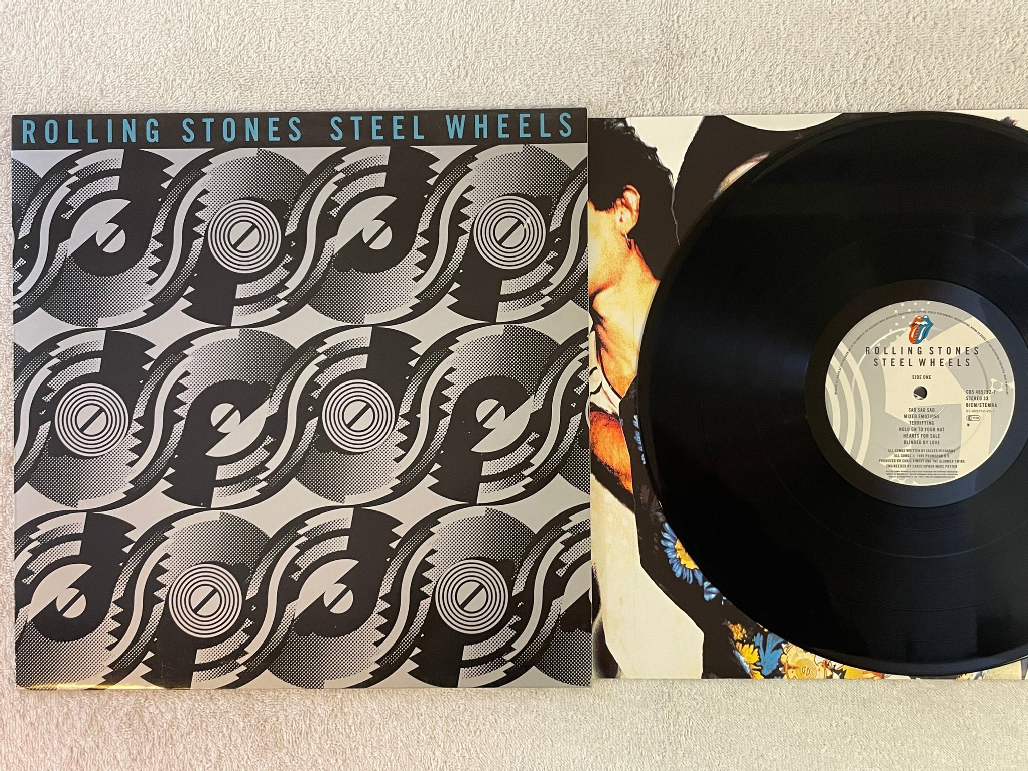 Omslagsbild för skivan ROLLING STONES steel wheels LP -89 Hol CBS 465752-1