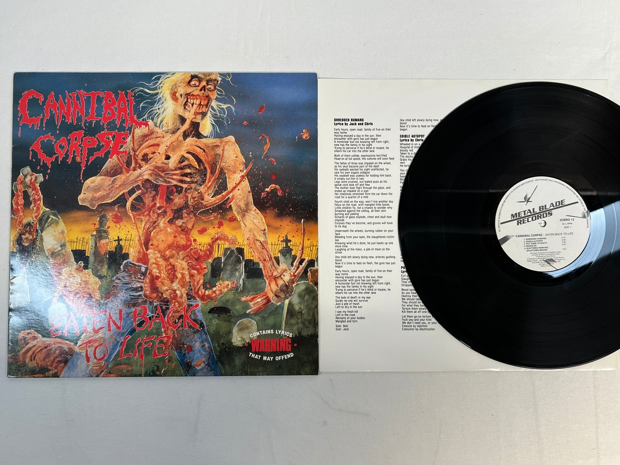Omslagsbild för skivan CANNIBAL CORPSE Eaten Back To Life LP -90 UK METAL BLADE ZORRO 12 ** RARE **