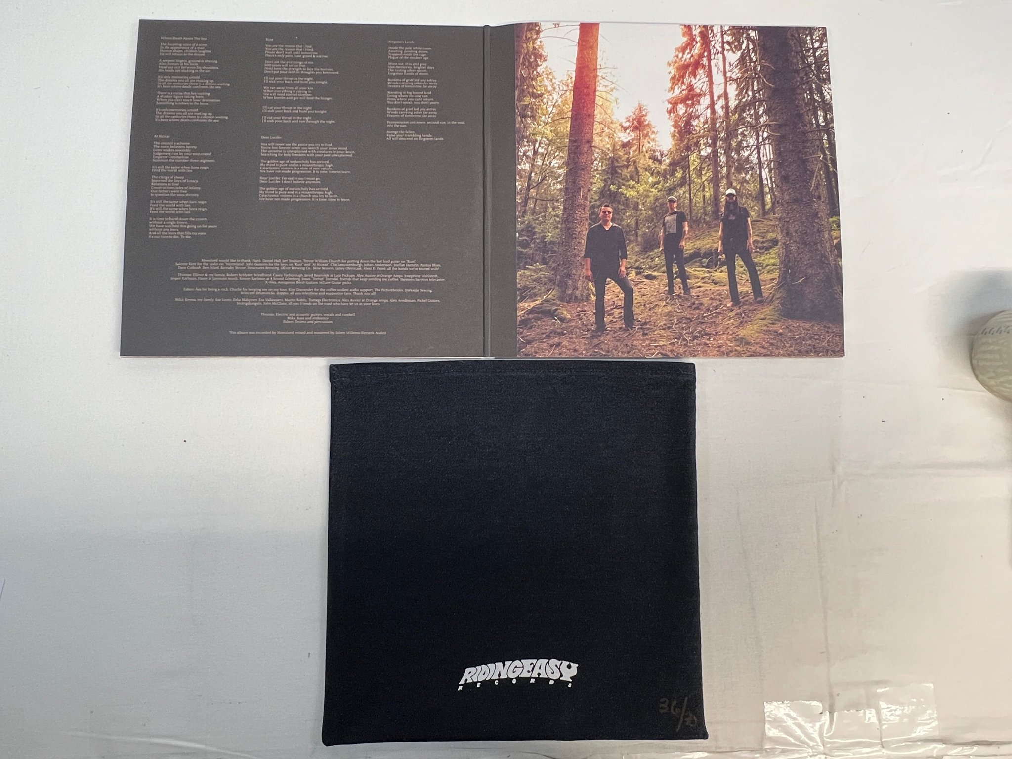 Omslagsbild för skivan MONOLORD Rust 2xLP 2017 US numbered DENIM SLEEVE ** MEGA RARE **