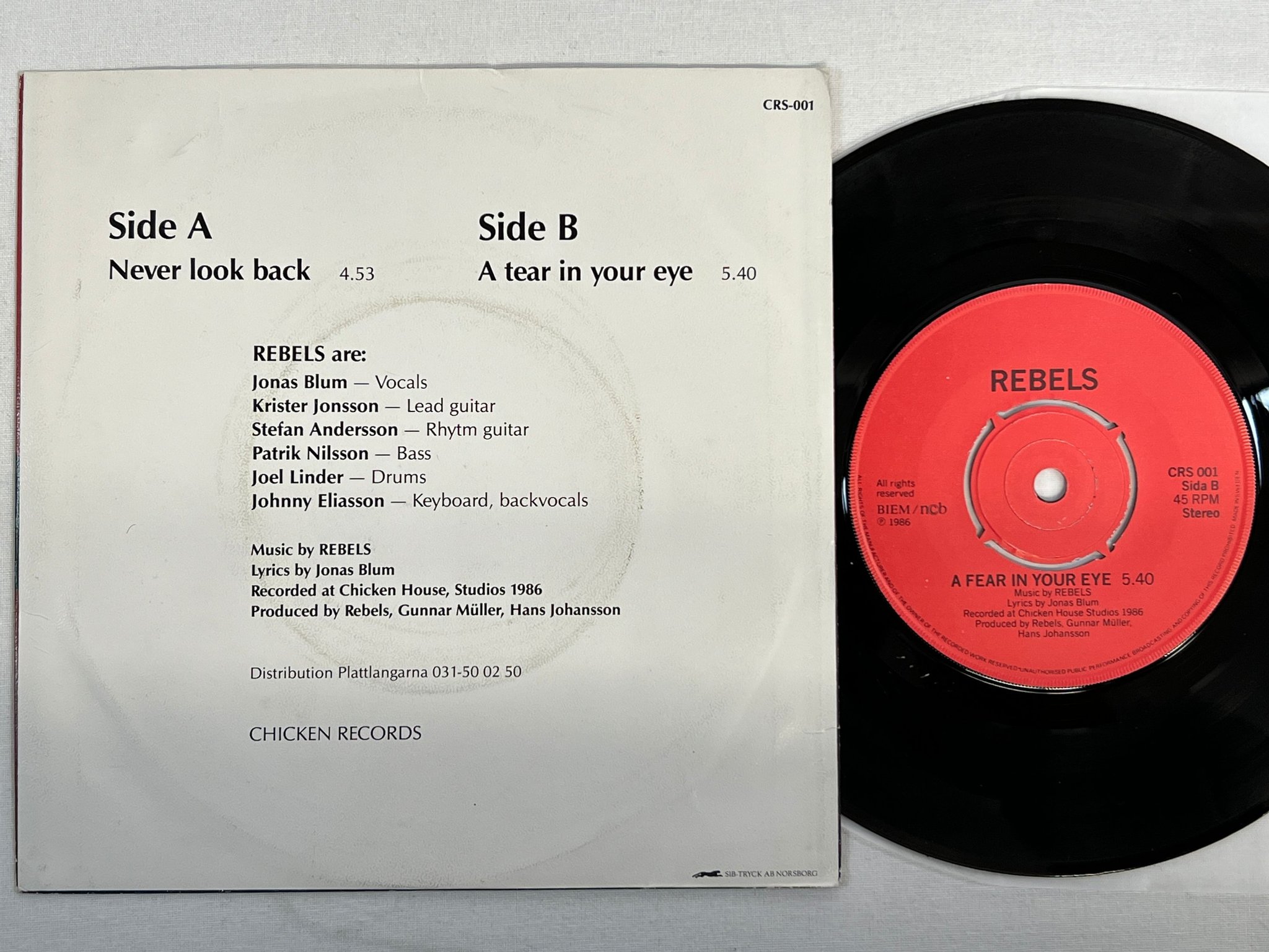 Omslagsbild för skivan REBELS Never Look Back 7"single Swe CHICKEN CRS-001 hard rock ** RARE **