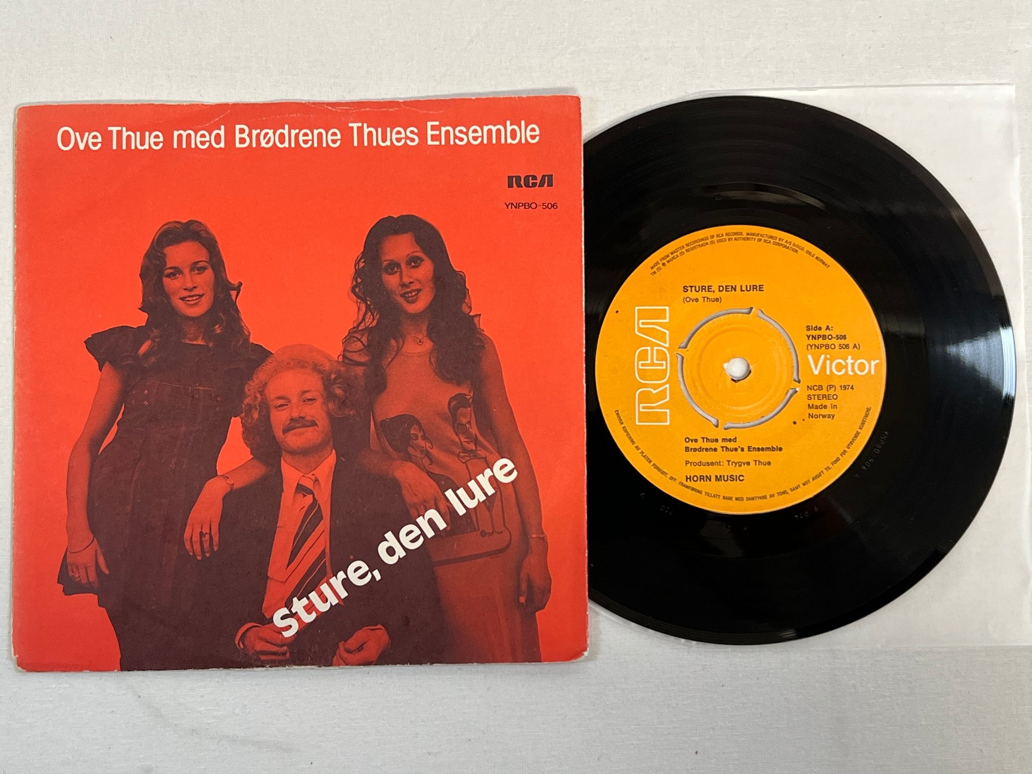 Omslagsbild för skivan OVE THUE Sture, den lure 7"single -74 Norway RCA YNPBO-506 soft rock