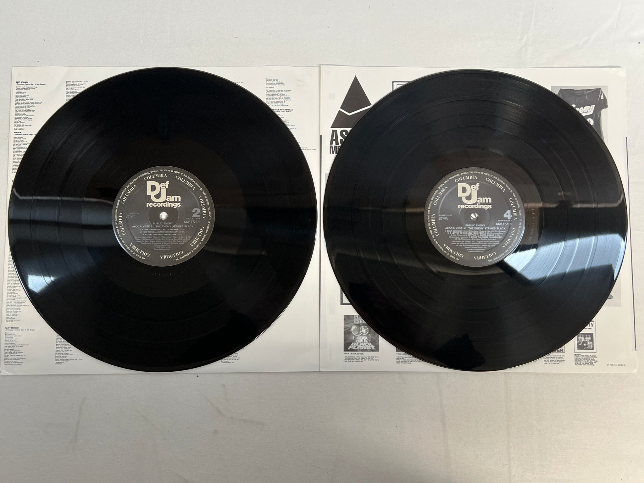 Omslagsbild för skivan PUBLIC ENEMY Apocalypse 91 2xLP -91 Ger DEF JAM 468751 1