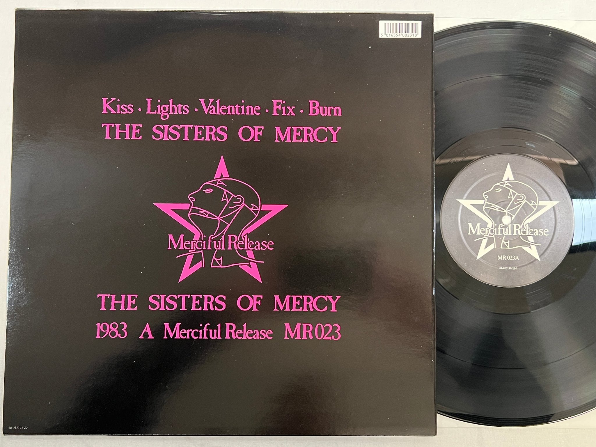 Omslagsbild för skivan THE SISTERS OF MERCY the reptile house e.p. 12" -89 MERCIFUL RELEASE MR 023