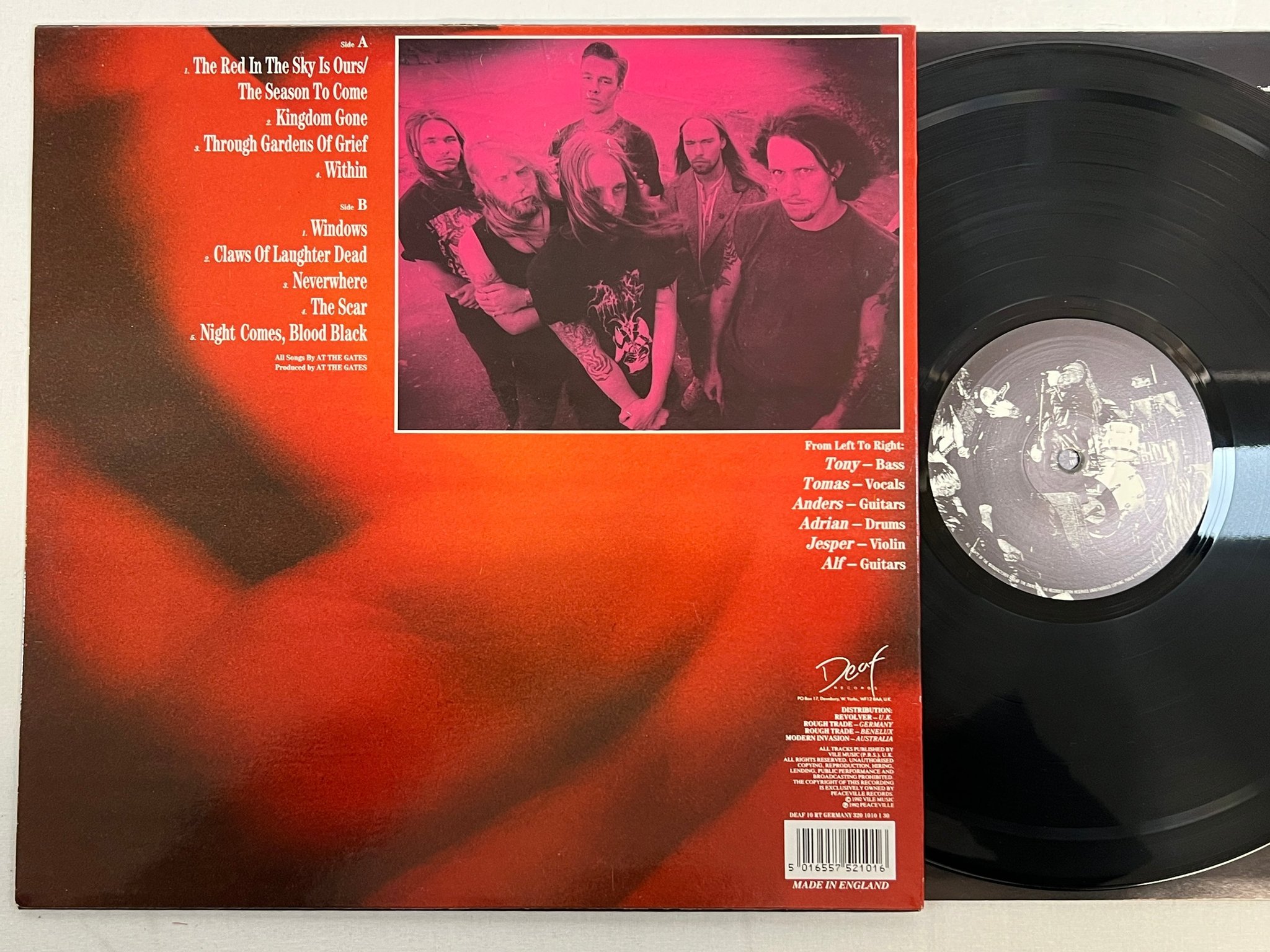 Omslagsbild för skivan AT THE GATES The Red In The Sky Is Ours LP -92 UK DEAF 10 death metal 