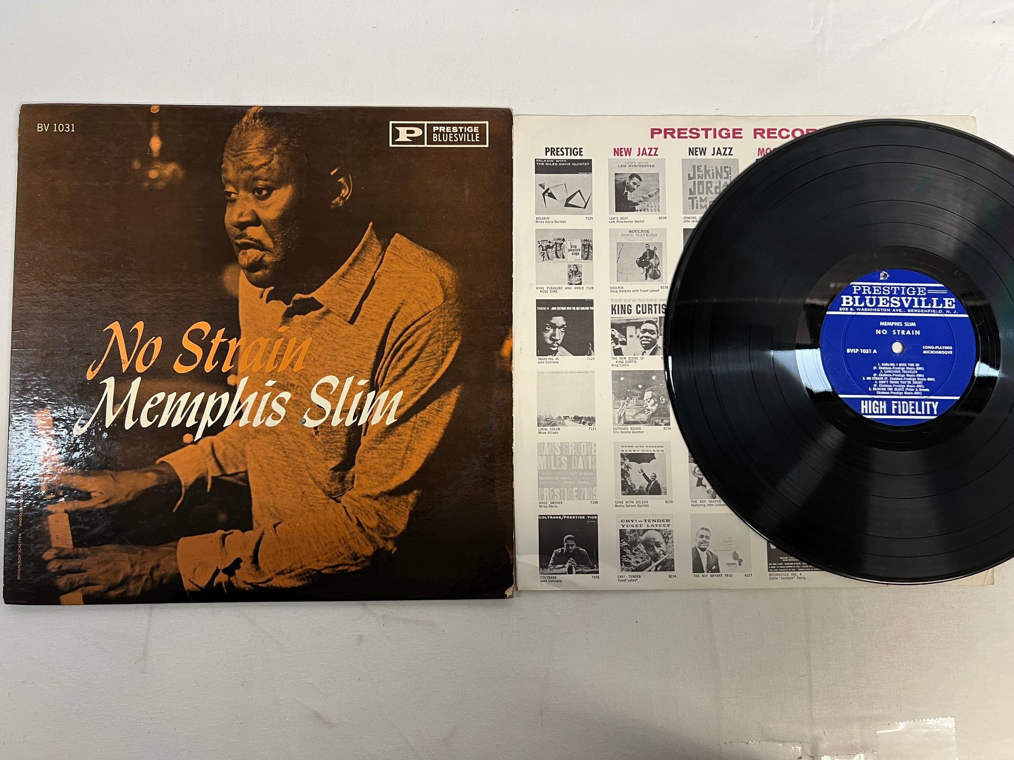 Omslagsbild för skivan MEMPHIS SLIM no strain LP -62 US PRESTIGE BLUESVILLE BV-1031 