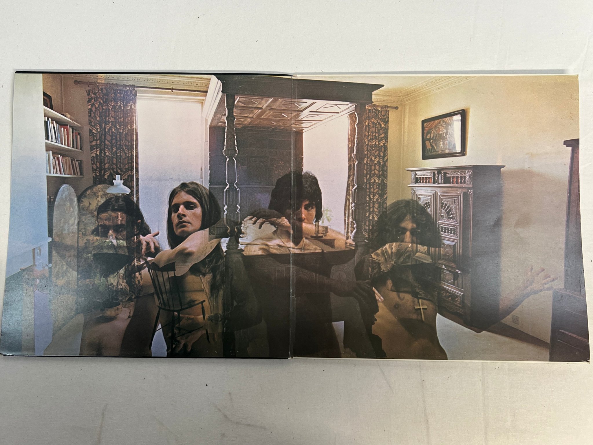 Omslagsbild för skivan BLACK SABBATH Sabbath bloody sabbath LP re ncb WWA WWA 005 