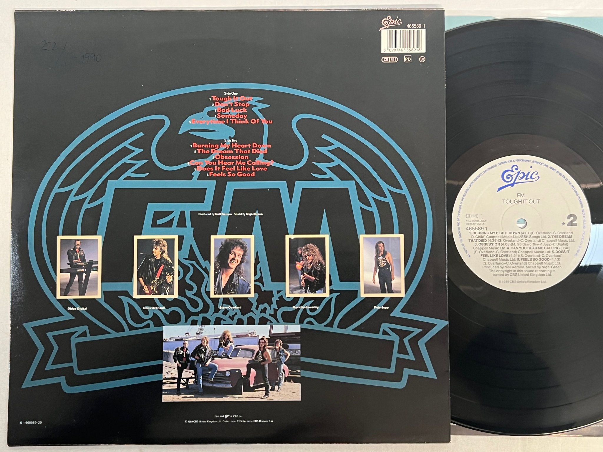 Omslagsbild för skivan FM Tough It Out LP -89 EPIC 4655891