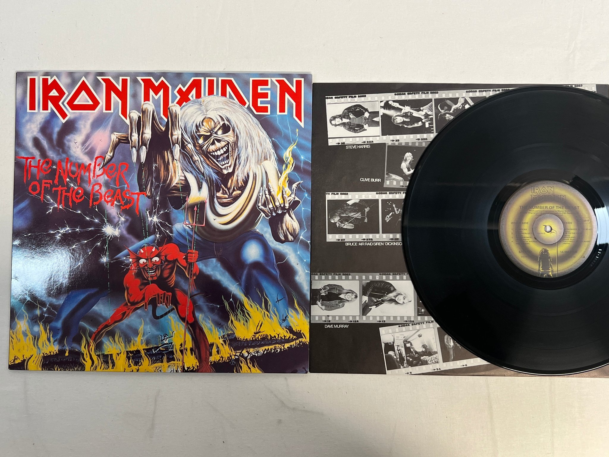 Omslagsbild för skivan IRON MAIDEN The Number Of The Beast LP -82 EMI 1A 064-07608