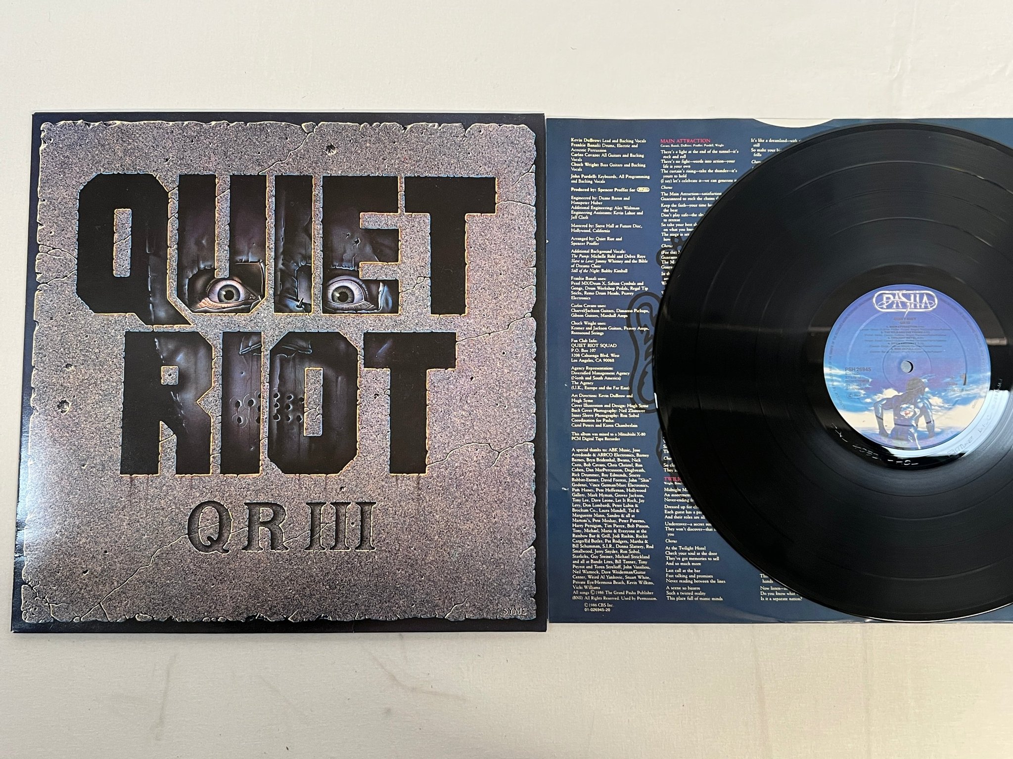Omslagsbild för skivan QUIET RIOT QR III LP -86 PASHA PSH 26945