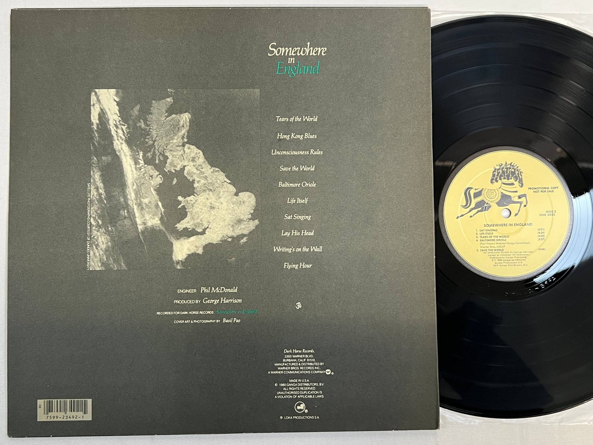 Omslagsbild för skivan GEORGE HARRISON Somewhere In England LP US promo DARK HORSE DHK 3492