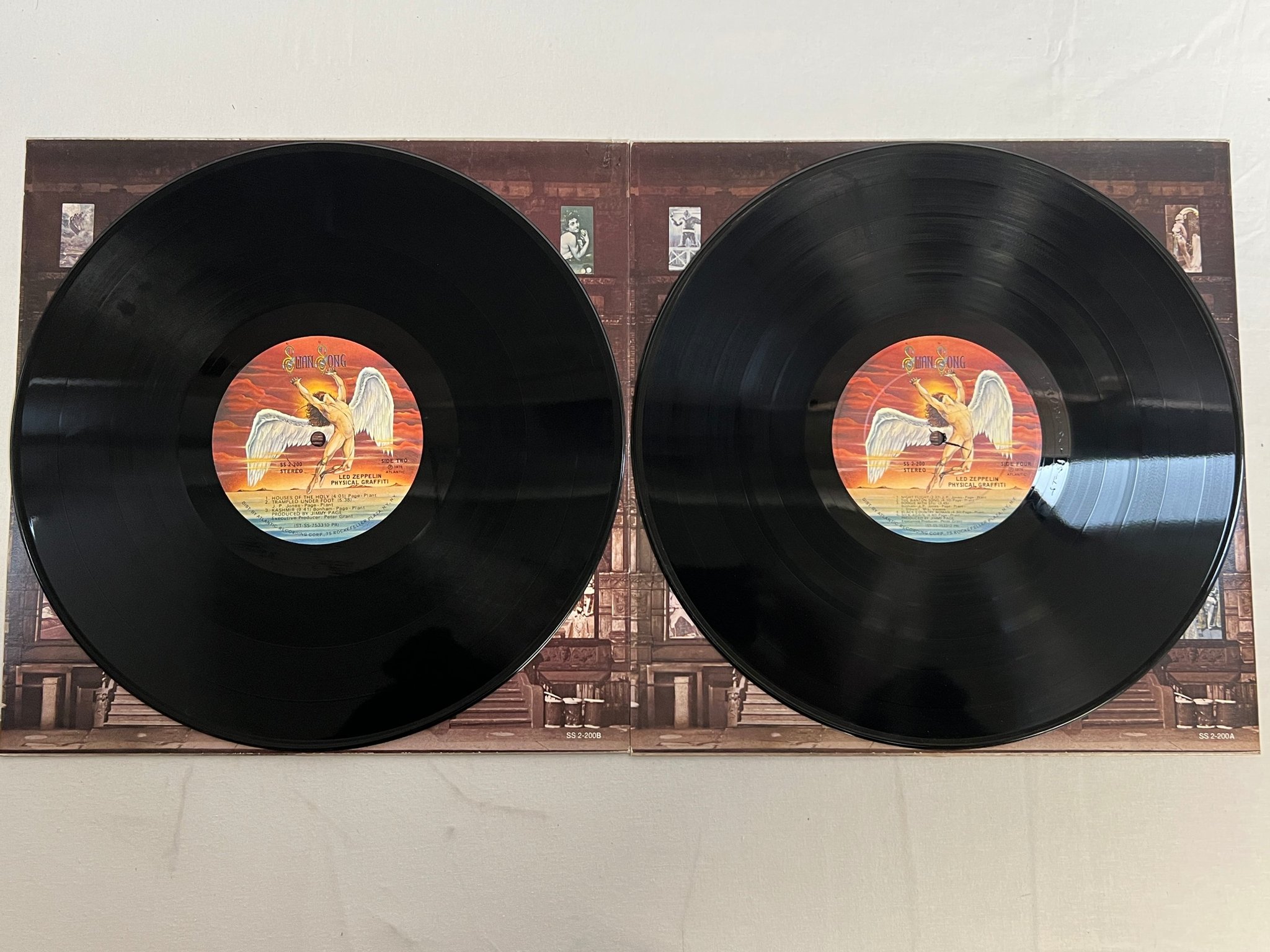 Omslagsbild för skivan LED ZEPPELIN physical graffiti 2xLP -76 US SWAN SONG SS 2-200
