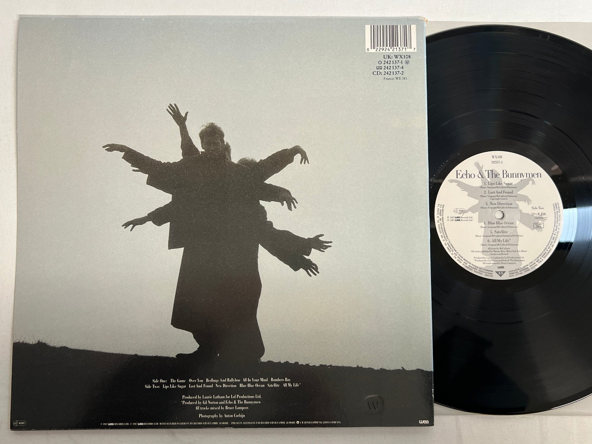Omslagsbild för skivan ECHO & THE BUNNYMEN s/t LP -87 WEA 242137-1