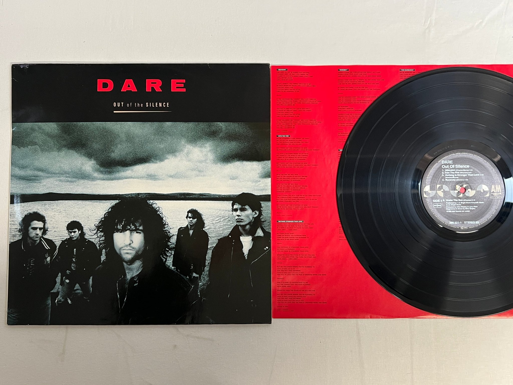 Omslagsbild för skivan DARE out of silence LP -88 hol A&M 395 221-1