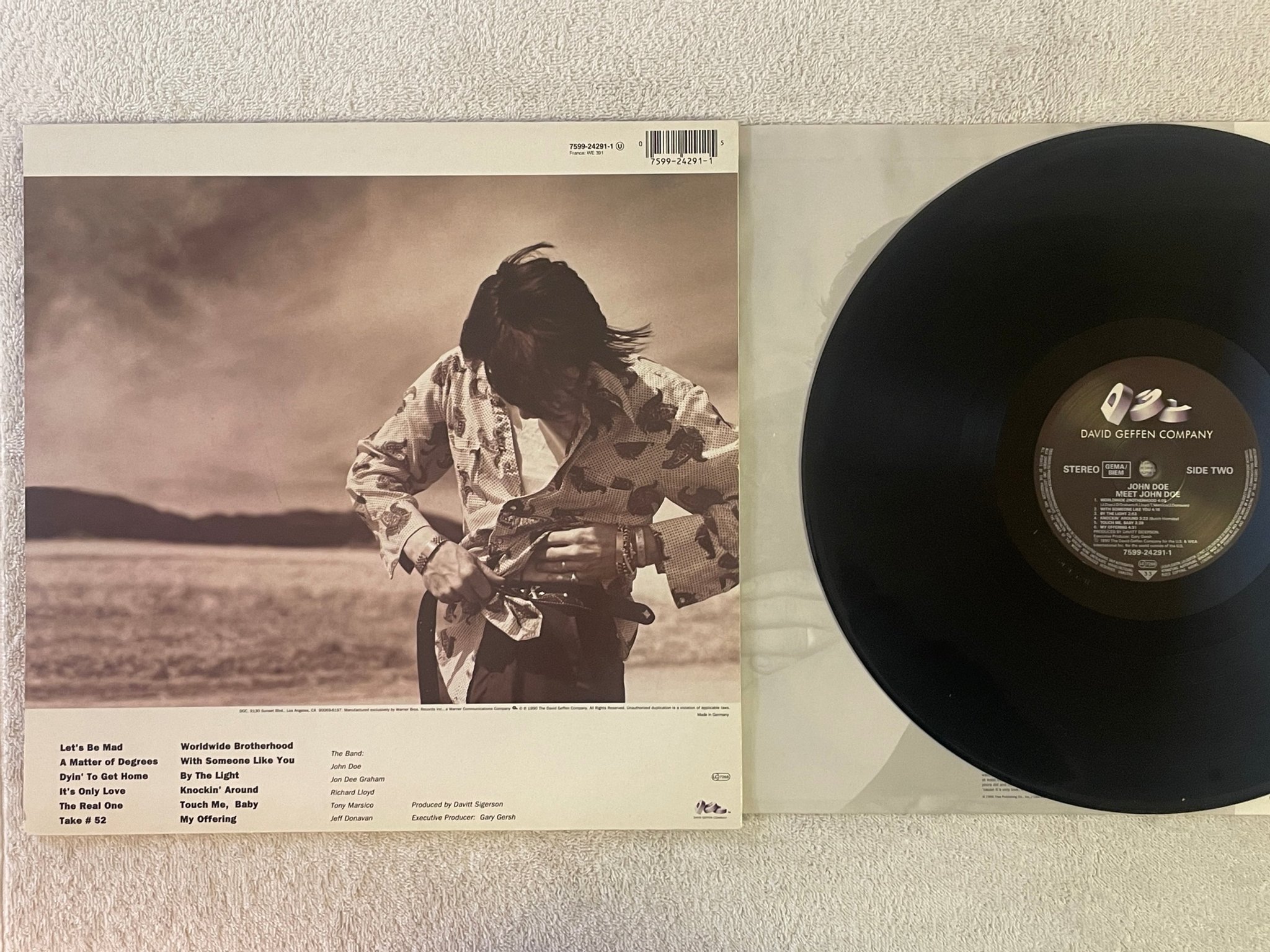 Omslagsbild för skivan JOHN DOE Meet John Doe LP -90 DGC 7599-24291-1