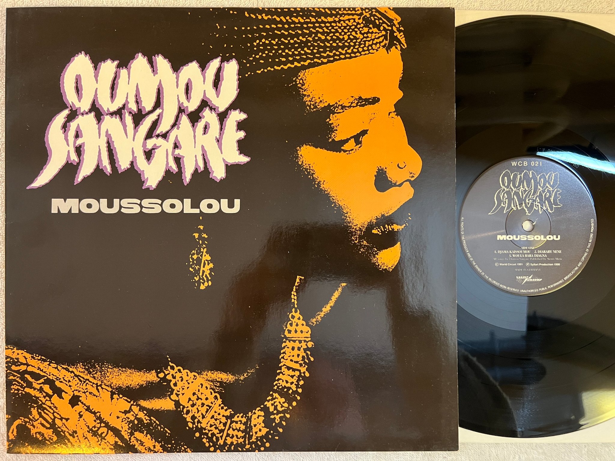 Omslagsbild för skivan OUMOU SANGARE moussolou LP -91 Ger WORLD CIRCUIT WCB 021