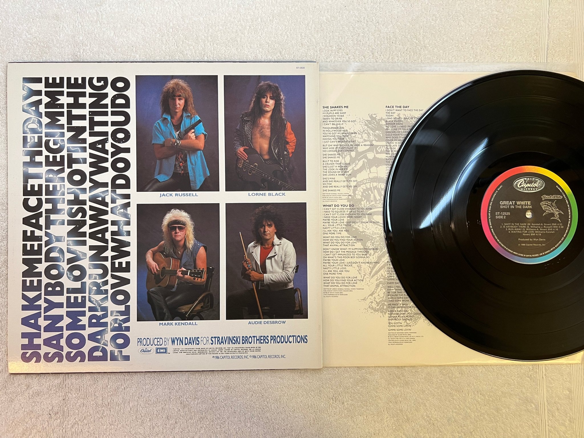 Omslagsbild för skivan GREAT WHITE Shot In The Dark LP -86 Can CAPITOL ST-12525