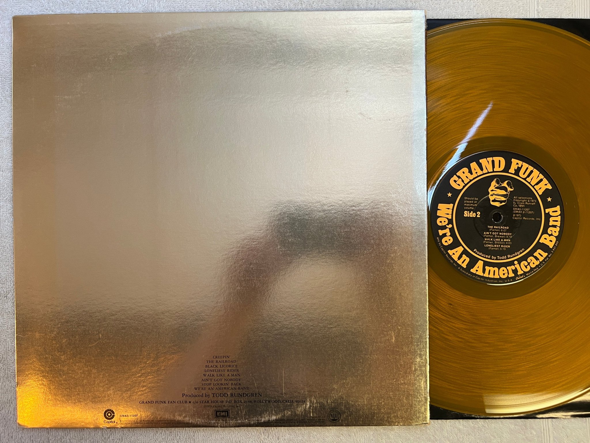 Omslagsbild för skivan GRAND FUNK We're An American Band LP US CAPITOL SMAS 11207 yellow