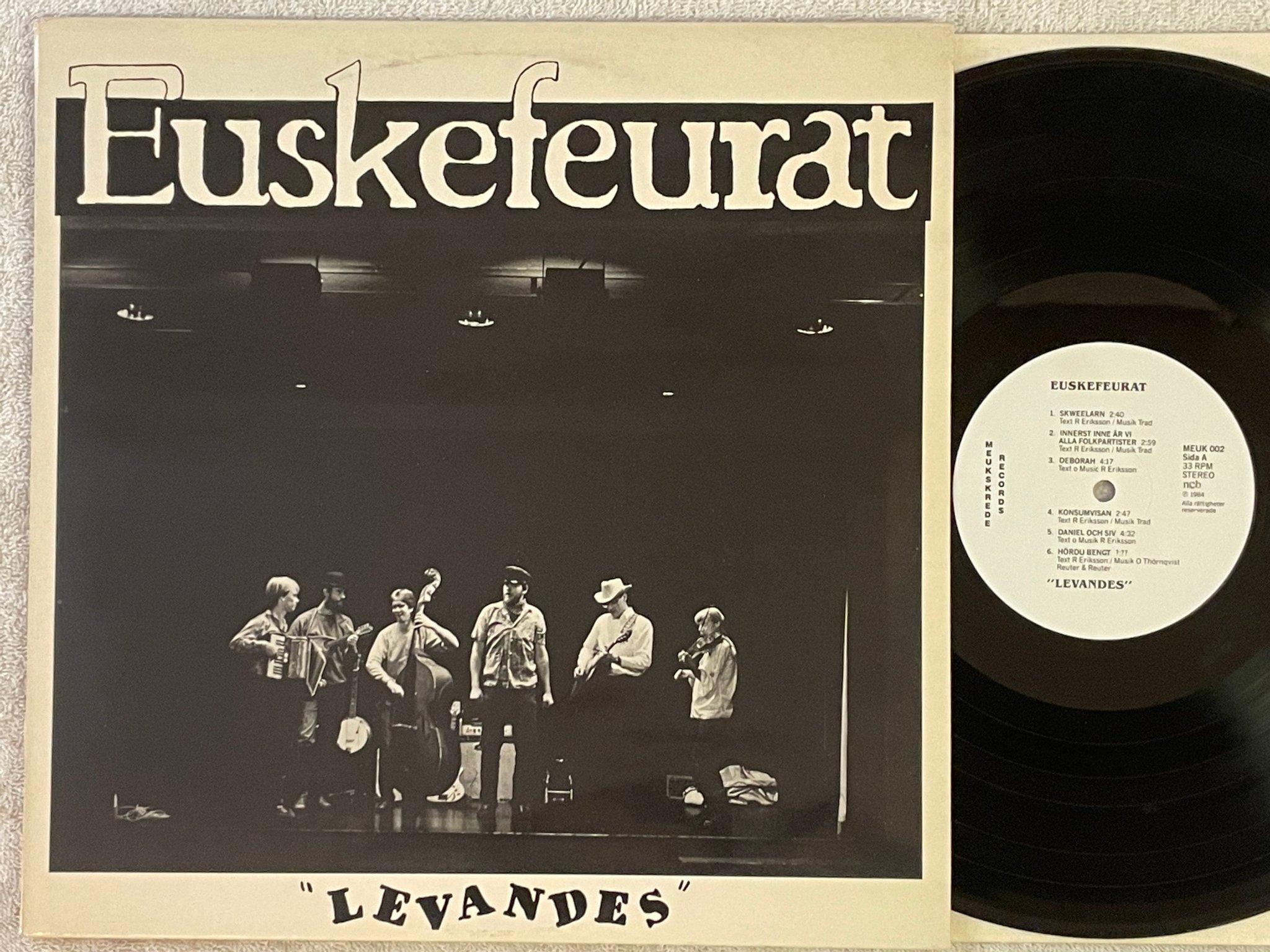 Omslagsbild för skivan EUSKEFEURAT Levandes LP -84 Swe MEUKSKREDE MEUK 002