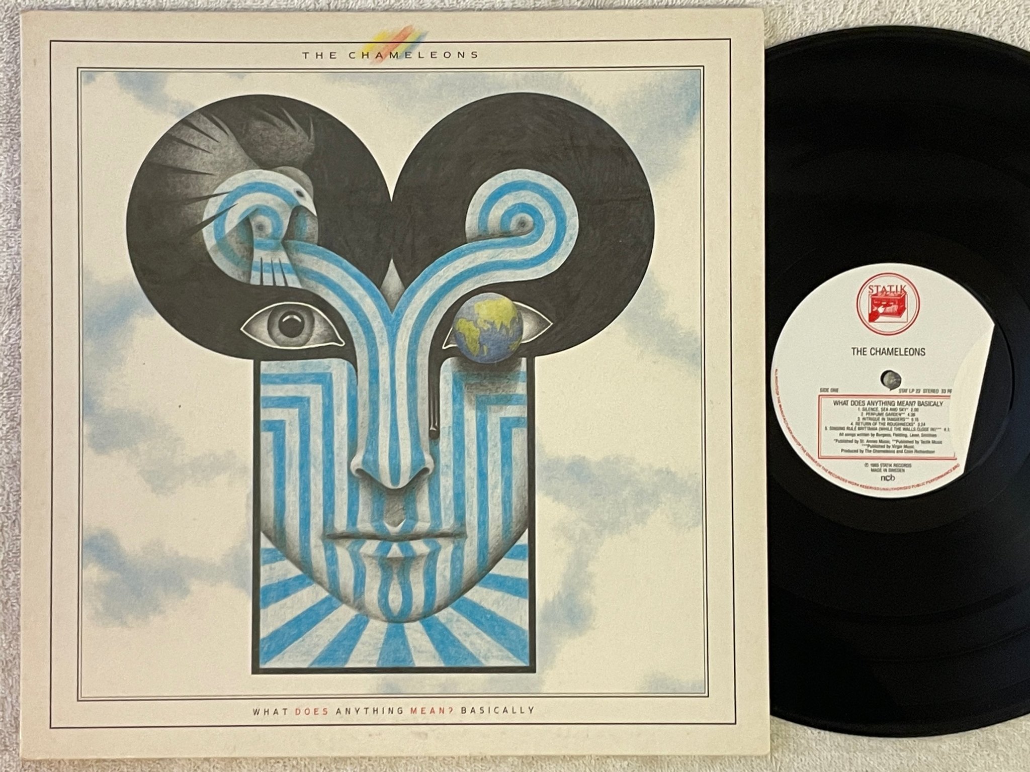 Omslagsbild för skivan THE CHAMELEONS What Does Anything Mean? Basically LP -85 Swe STATIK STAT LP 22 