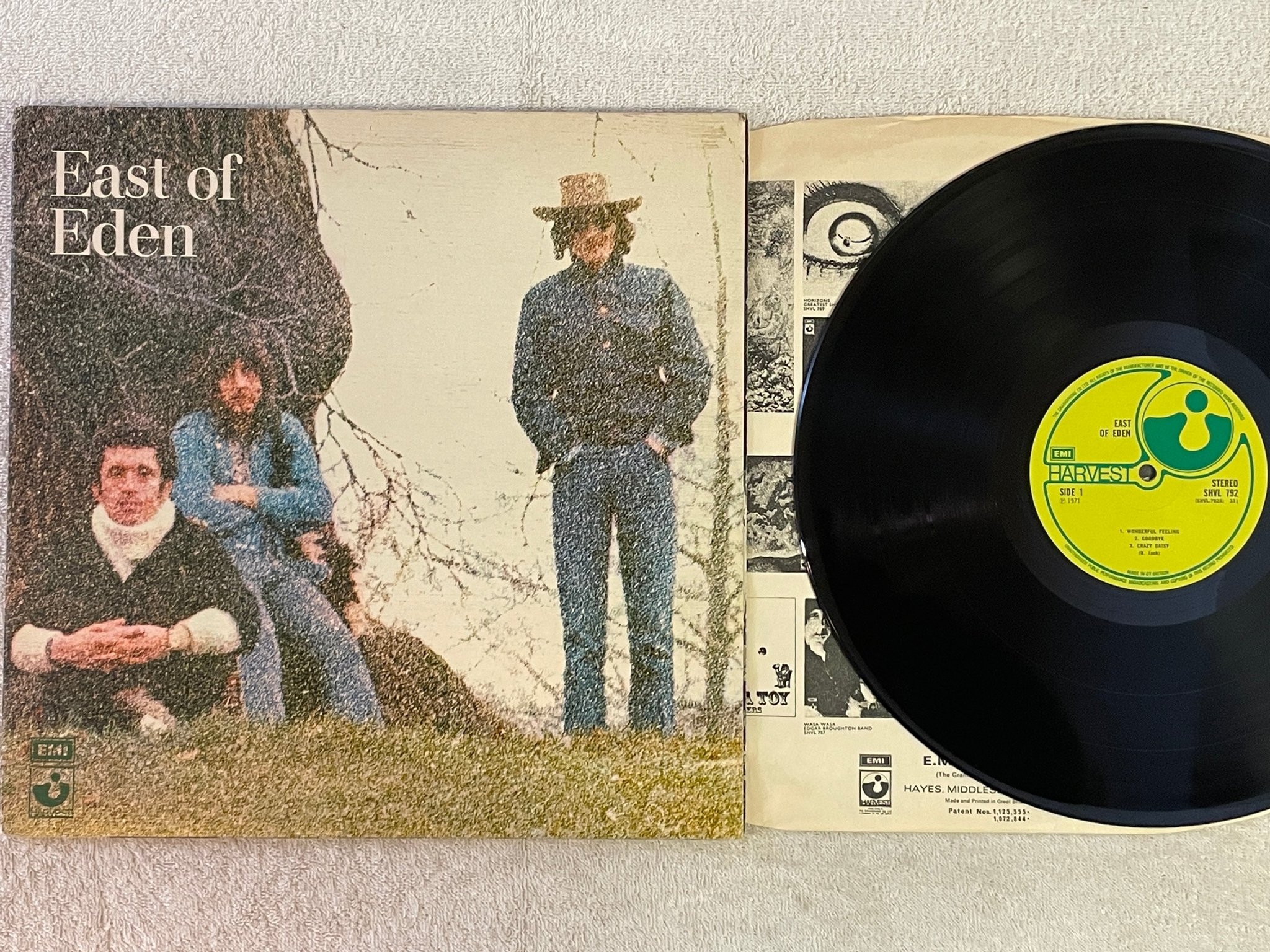 Omslagsbild för skivan EAST OF EDEN s/t LP -71 UK HARVEST SHVL 792 