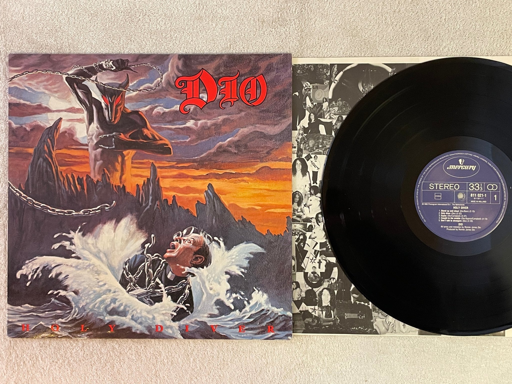 Omslagsbild för skivan DIO holy diver LP -83 Hol MERCURY 811 021-1