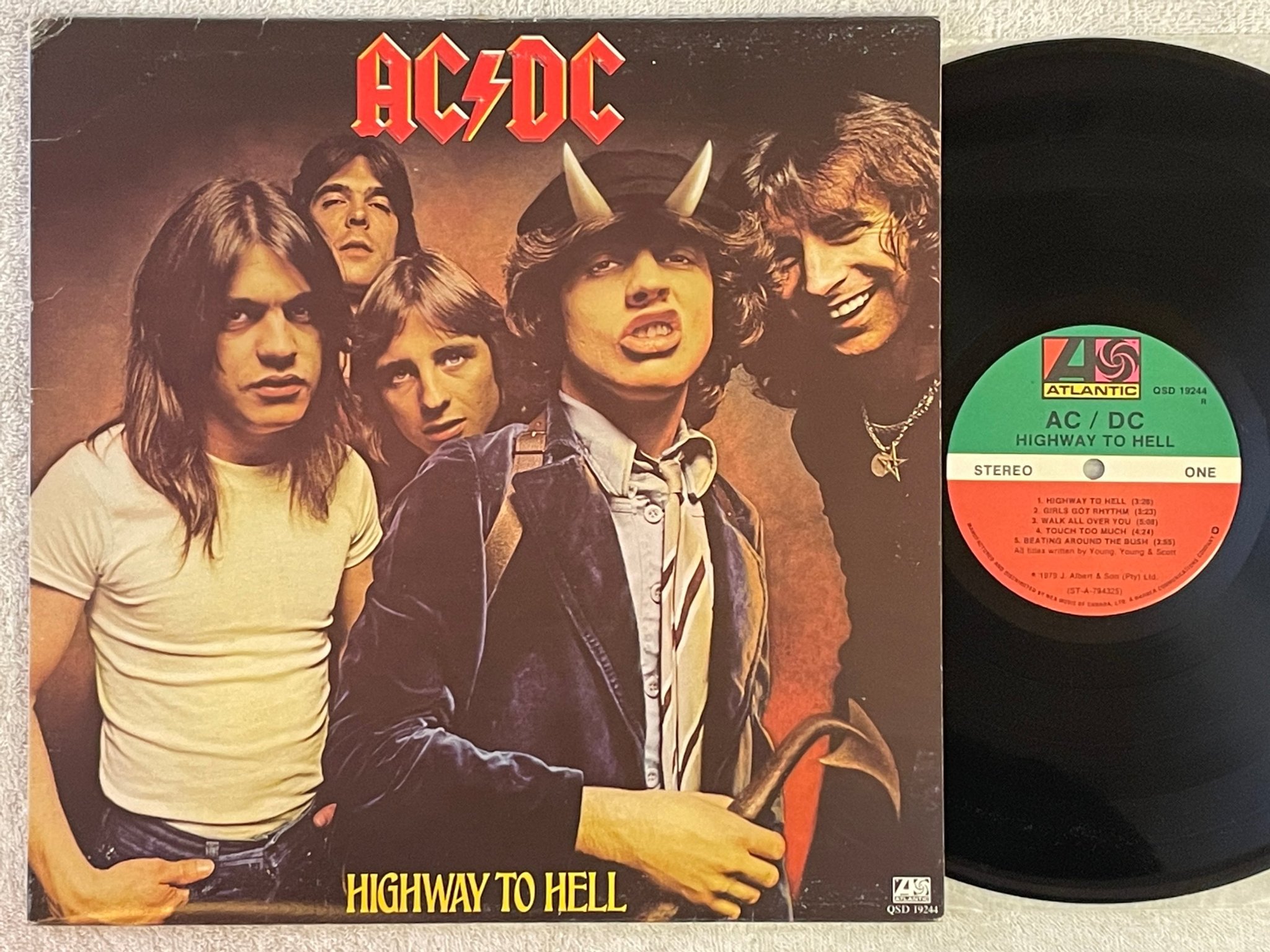 Omslagsbild för skivan AC/DC highway to hell LP -79 Can ATLANTIC QSD 19244