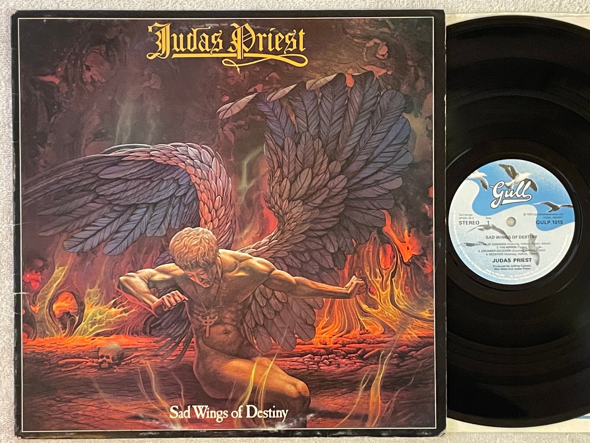 Omslagsbild för skivan JUDAS PRIEST sad wings of destiny LP -76 UK GULL 1015