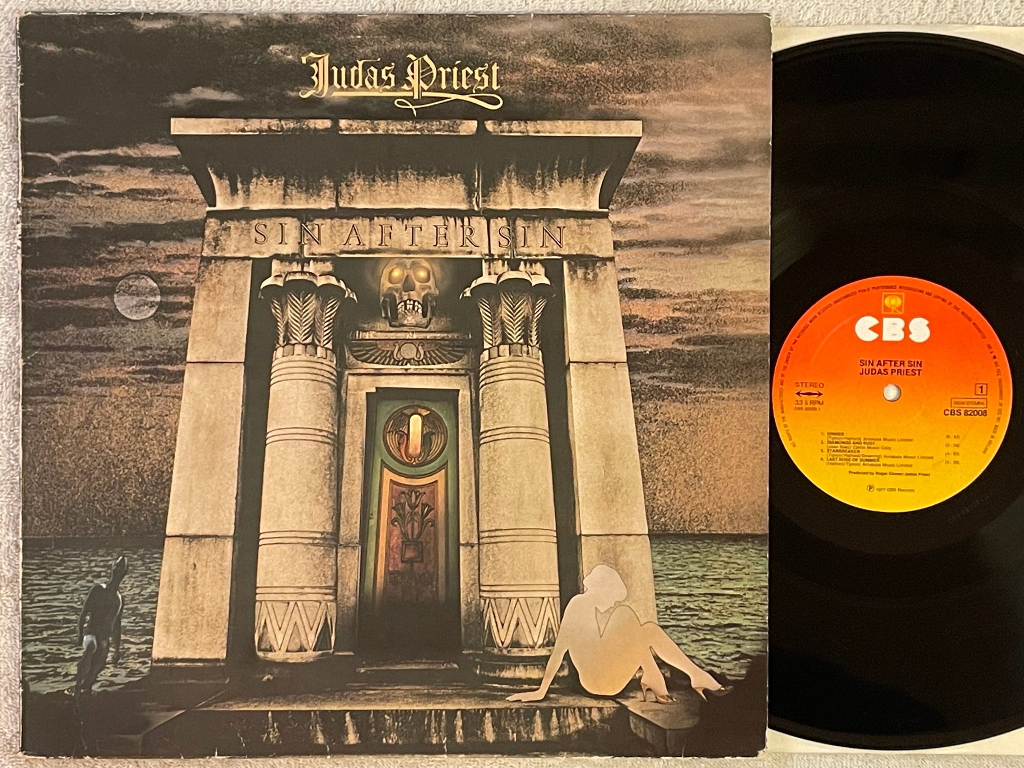 Omslagsbild för skivan JUDAS PRIEST sin after sin LP -77 Hol CBS 82008