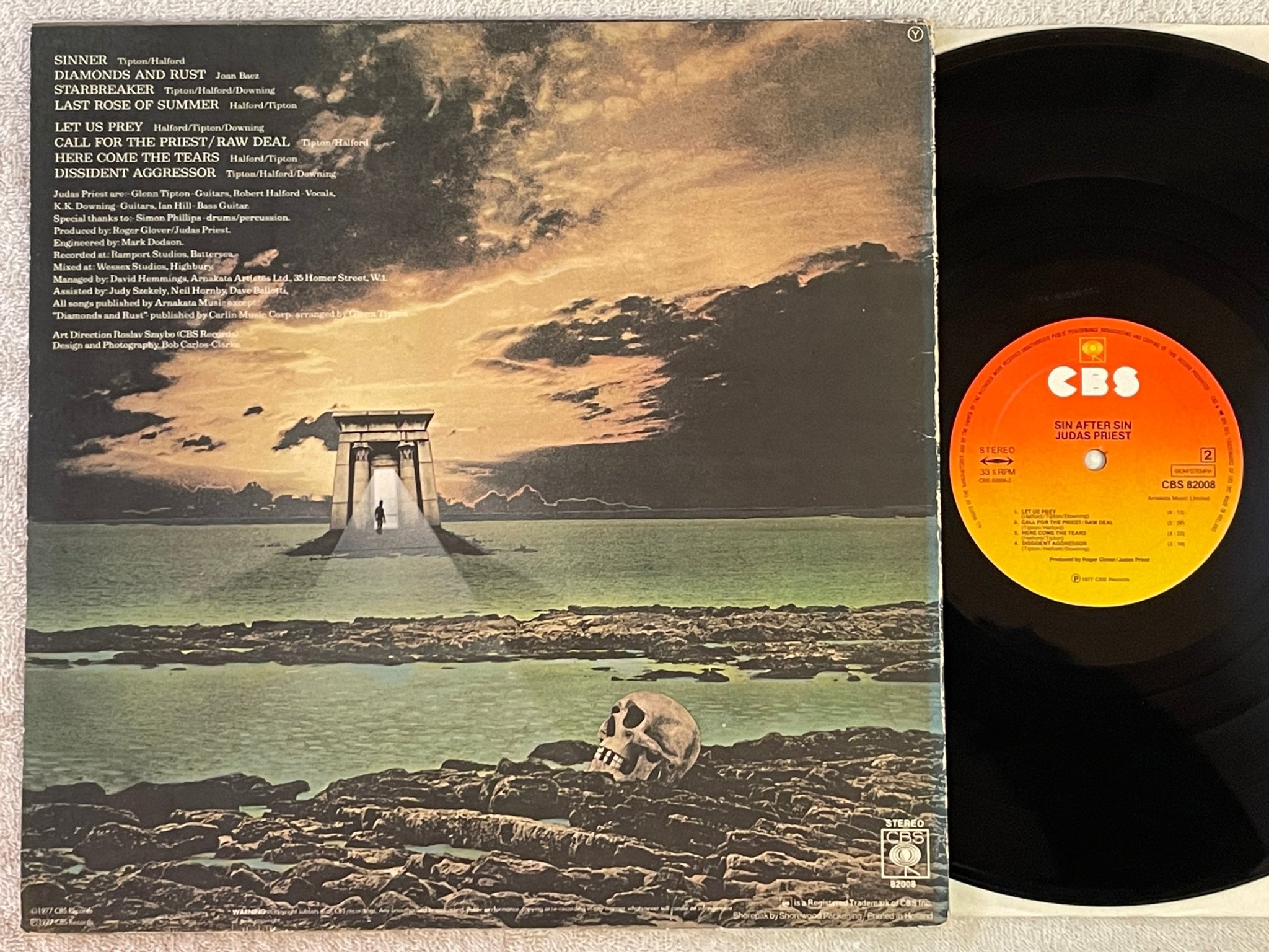 Omslagsbild för skivan JUDAS PRIEST sin after sin LP -77 Hol CBS 82008