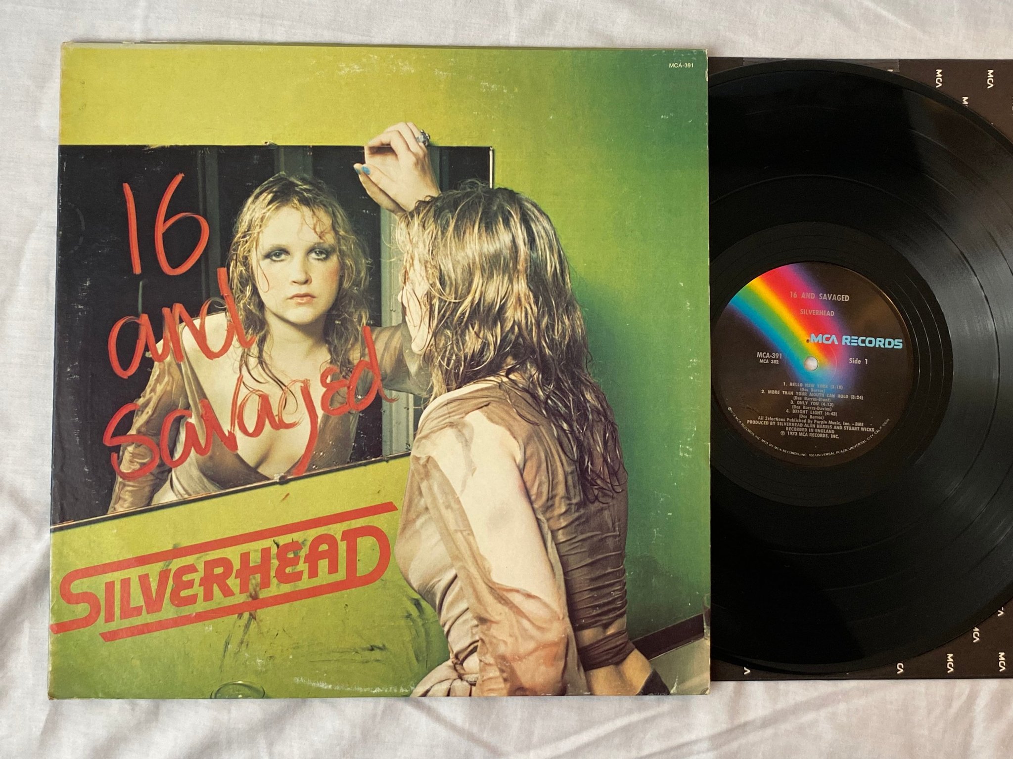 Omslagsbild för skivan SILVERHEAD 16 and savaged LP -73 US MCA 391