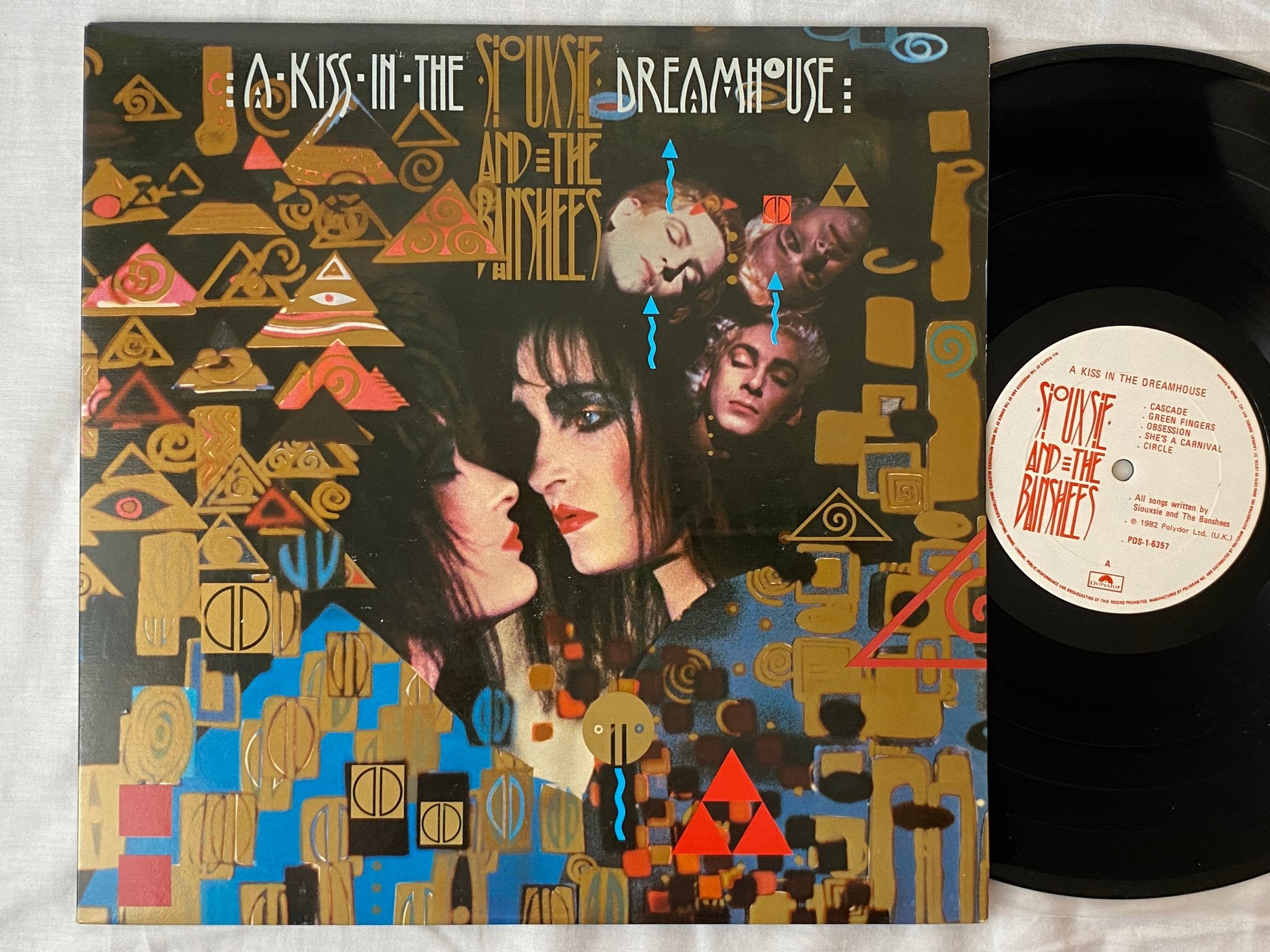 Omslagsbild för skivan SIOUXSIE AND THE BANSHEES a kiss in the dreamhouse LP -82 Can POLYDOR PDS-1-6357