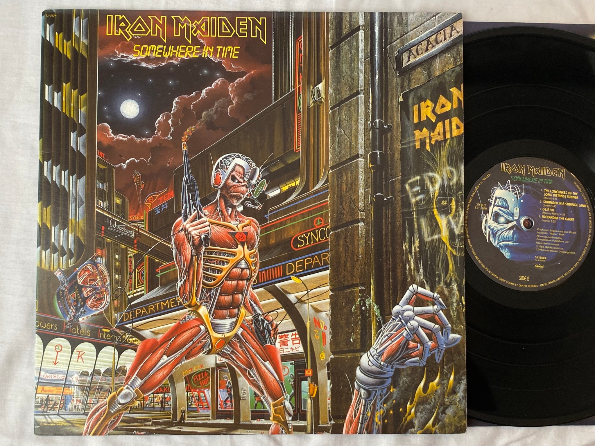 Omslagsbild för skivan IRON MAIDEN somewhere in time LP -86 Can CAPITOL SJ 12524