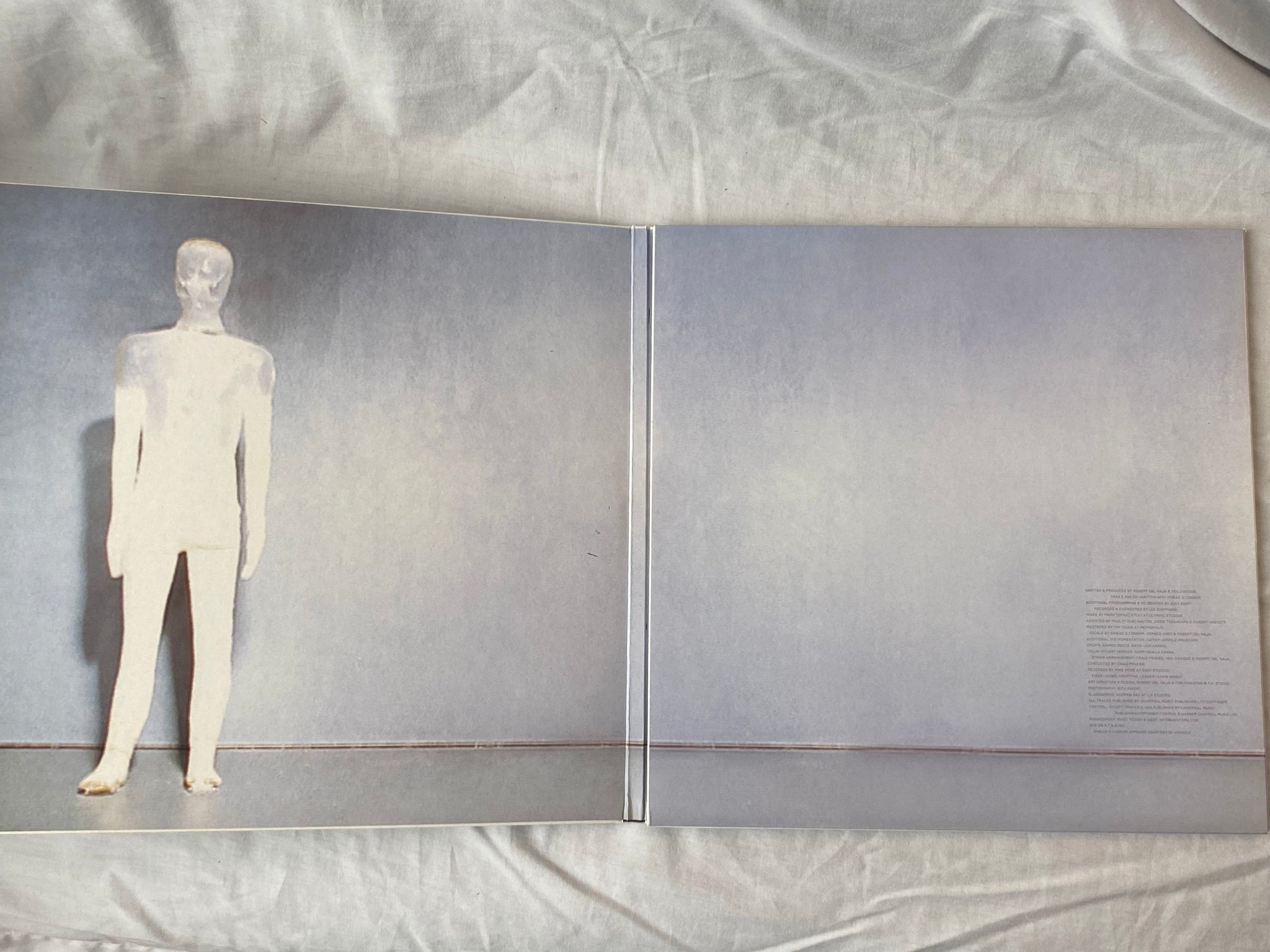 Omslagsbild för skivan MASSIVE ATTACK  100th Window 3xLP 2003 VIRGIN 724358123913 **  rare **