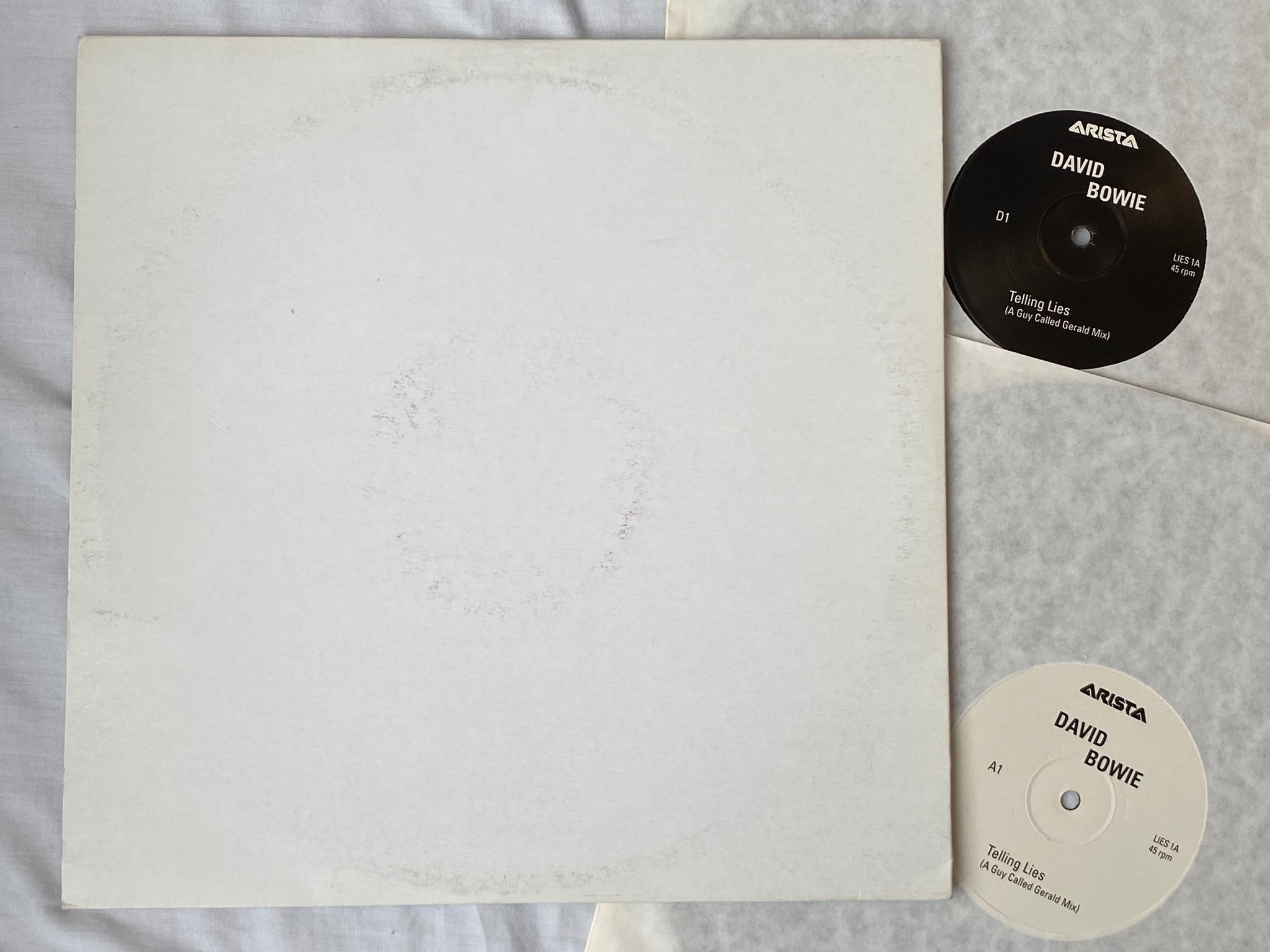 Omslagsbild för skivan DAVID BOWIE telling lies 2x12"single -96 Eu ARISTA LIES 1A drum n bass PROMO 