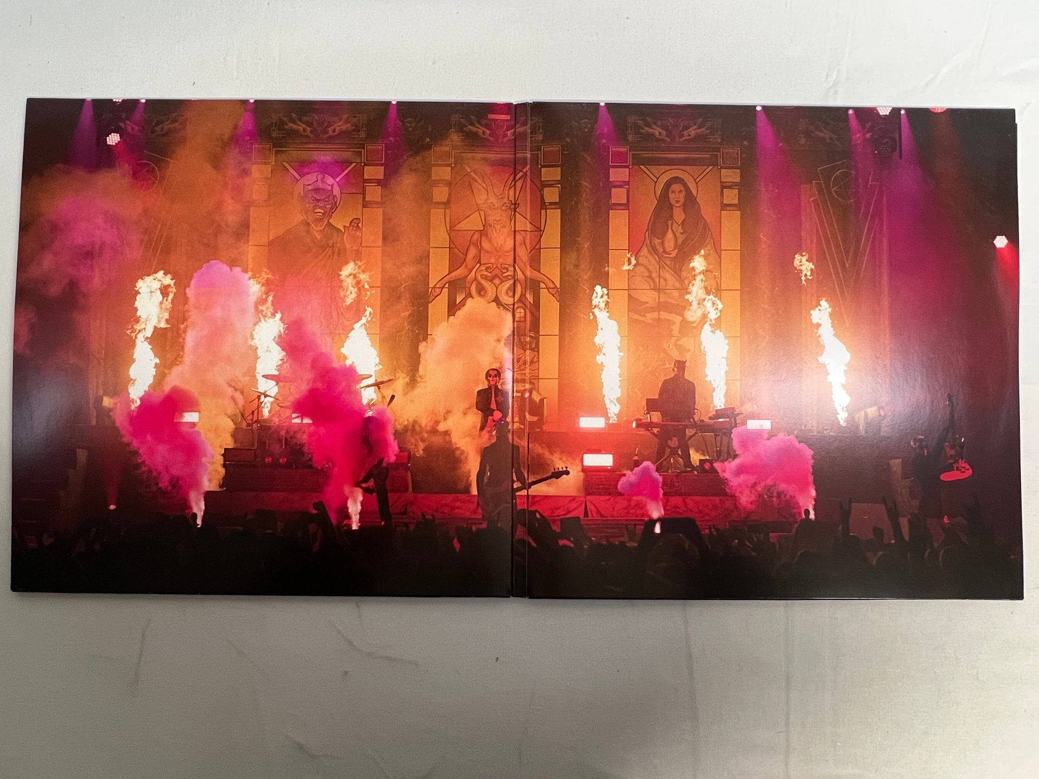 Omslagsbild för skivan GHOST Ceremony And Devotion 2xLP 2018 UNIVERSAL 060256701484 blue vinyl