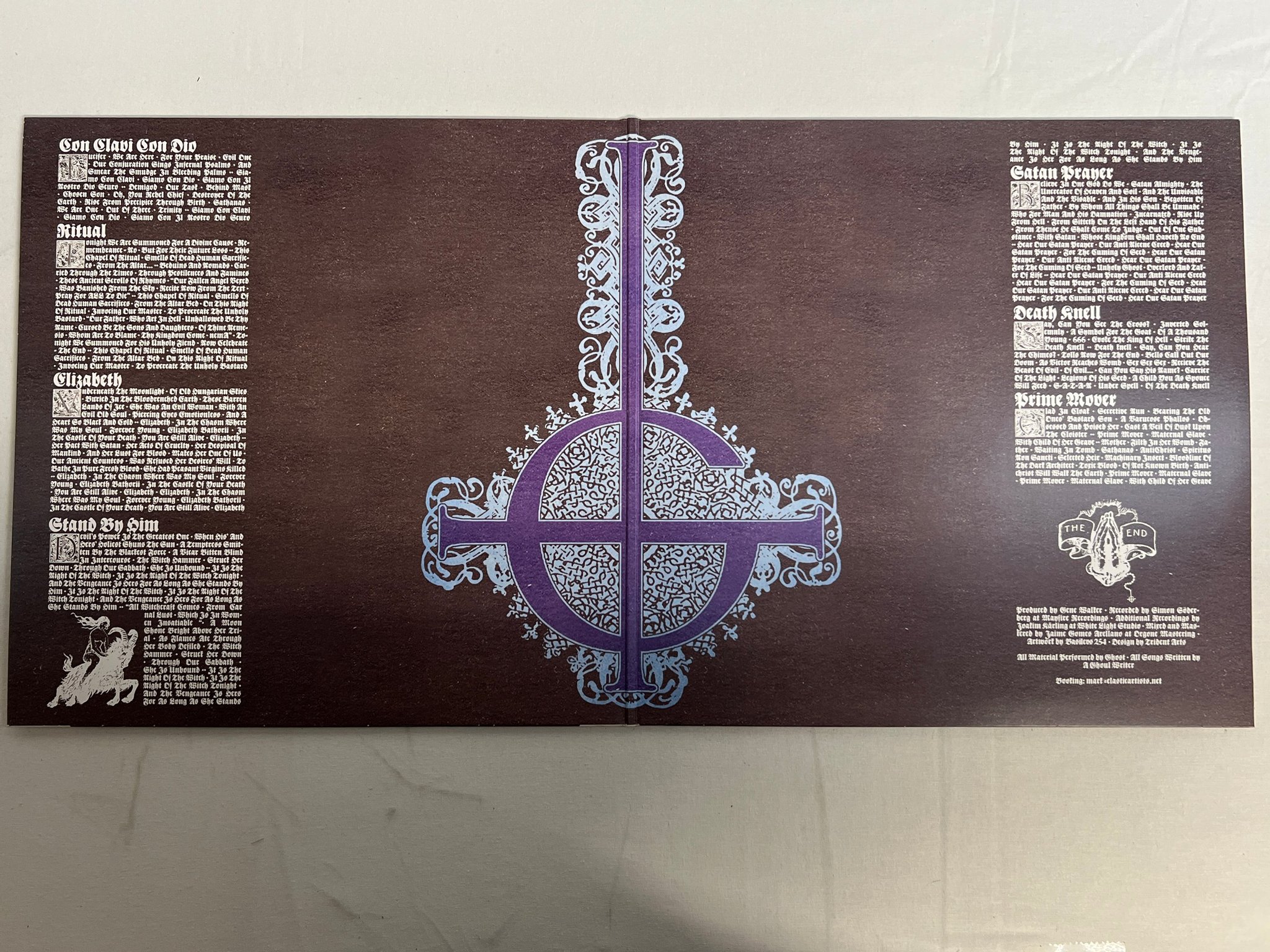 Omslagsbild för skivan GHOST Opvs Eponymovs LP 2011 RISE ABOVE RISELP124 Red/Blue Split