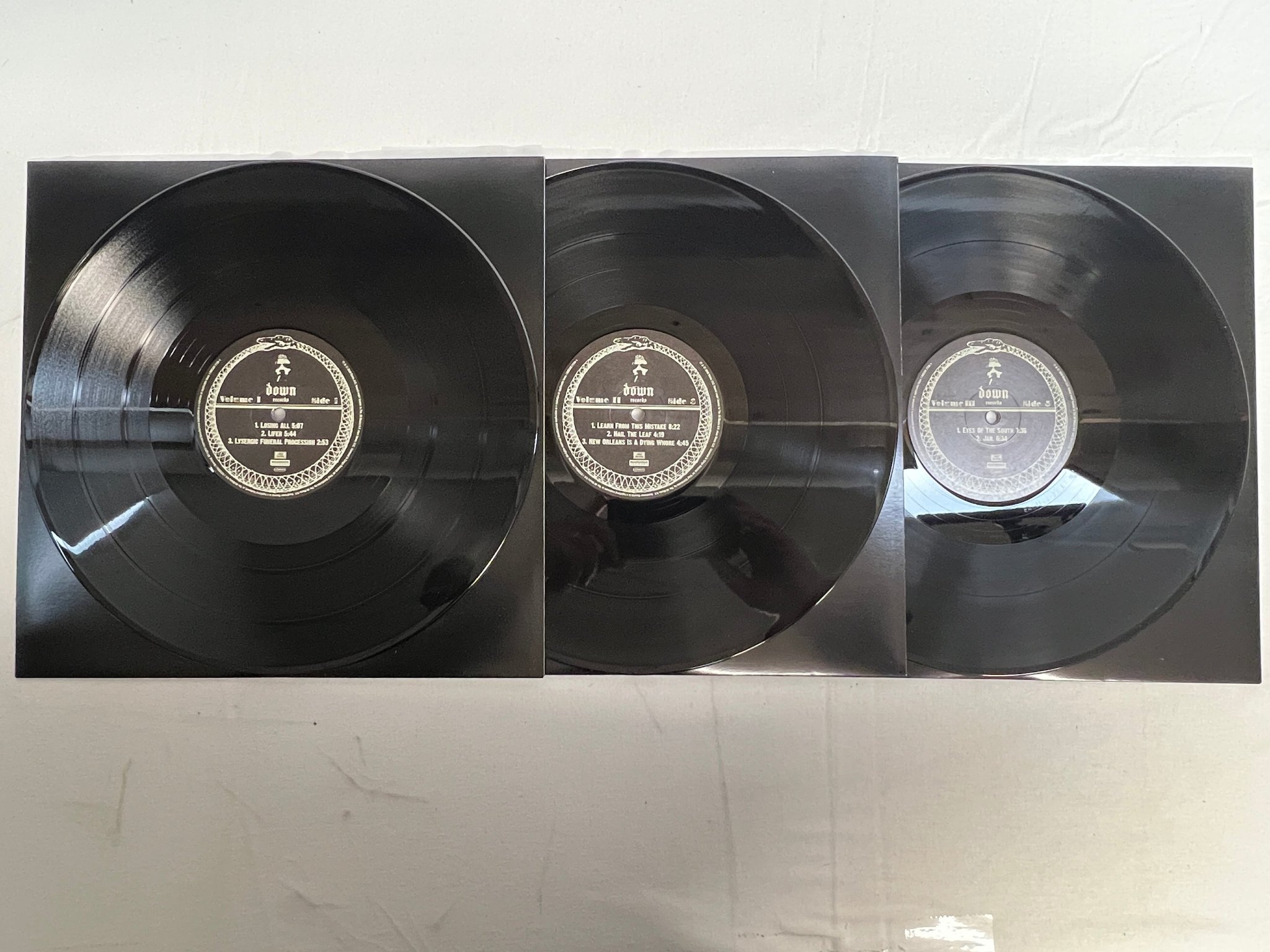 Omslagsbild för skivan DOWN Threefold Live: Diary Of A Mad Band 3xLP 2010 Eu CARGO RRCAR 7736-1 metal  